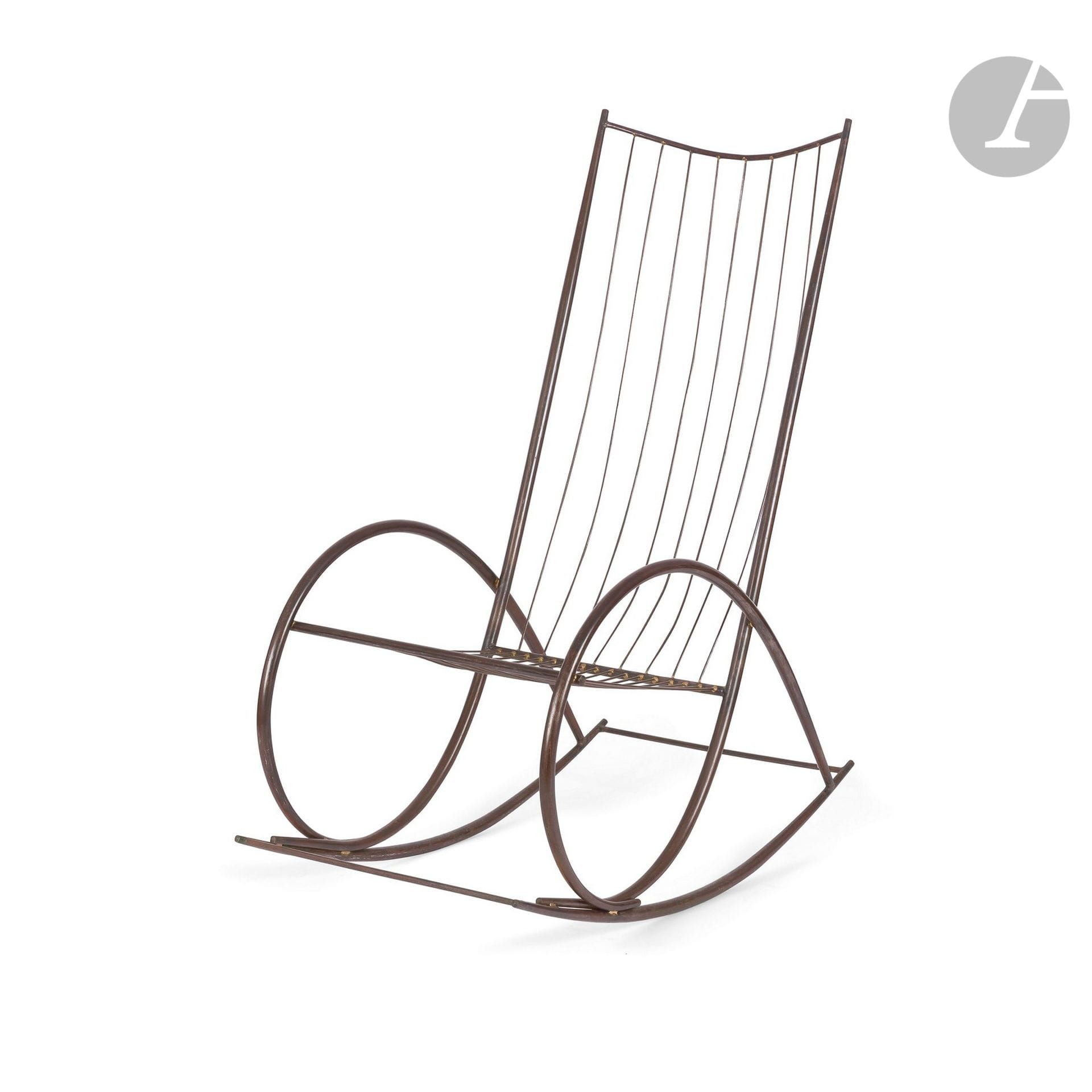 PHILOLAOS (1923-2010) (PHILAOS TLOUPAS, DIT)
Rocking-chair. 
Épreuve en tubes de métal patinés. 
Les barreaudages, de dossier et d’assise, également en métal et fixés sur la structure par des soudures visibles.  
Vers 1960. 
Hauteur : 116 cm – Largeur : 55 cm – Profondeur : 90 cm

Remerciements :
Nous remercions Mme Marina Assaël-Tlouplas, veuve de l’artiste, pour les indications qu’elle nous a livrées sur cette œuvre.