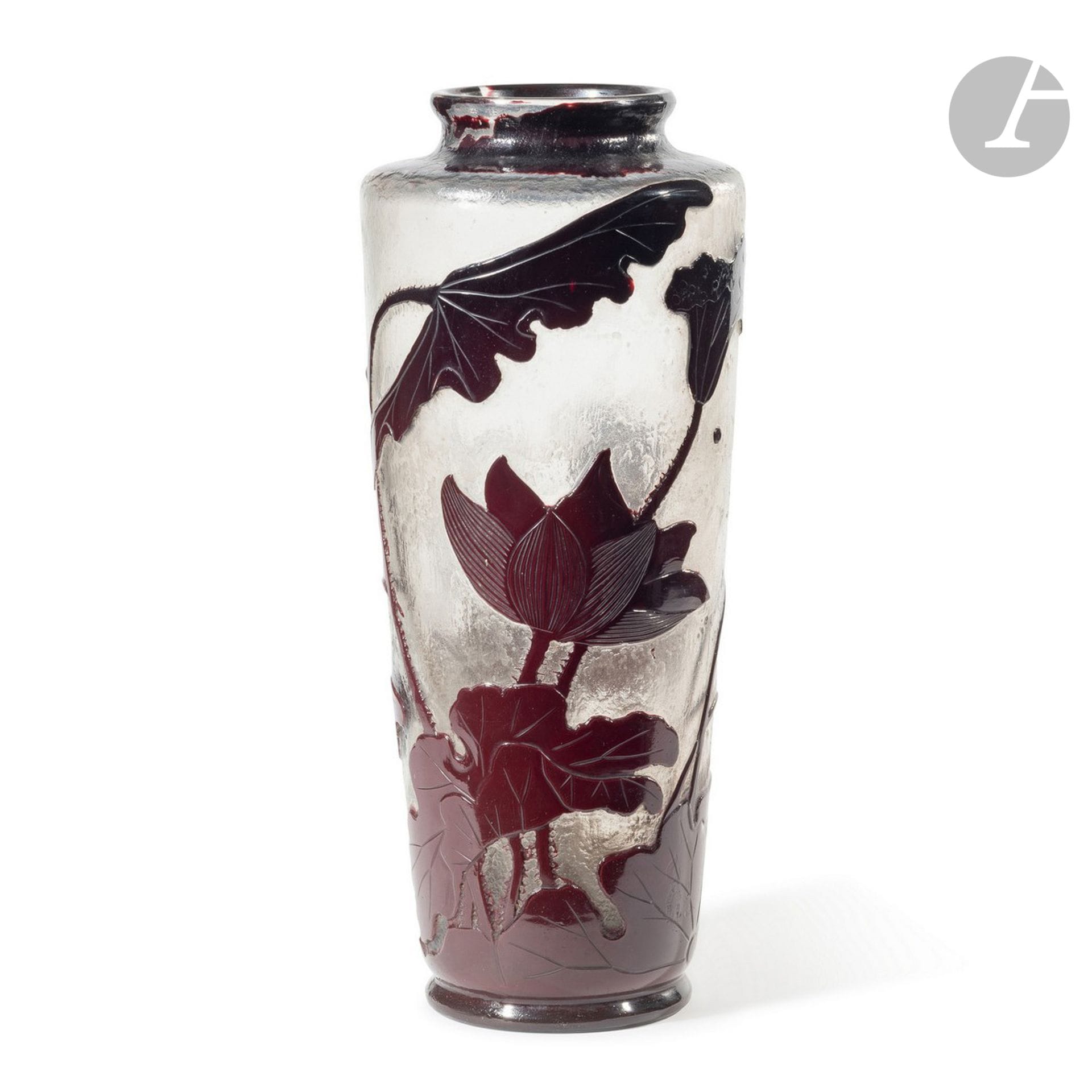 
ÉMILE GALLÉ (1846-1904)

Lotus and marsh calthas

Very important vase slightly truncated conical resting on heel and presenting a circular neck and narrowed on its base.

Proof in multi-layer glass with a deep acid-etched aubergine decoration on a frosted background.

The title decoration is entirely taken up in cold chasing.

Signed GALLÉ with a double line towards the base, marked Déposé and Ges Gesh (for Gesetzl Geshutzt) at the point under the base and bears the old oval label Émile GALLÉ Paris-Nancy also under the base.

Height : 40 cm



Provenance:

Private collection, Paris VII.
