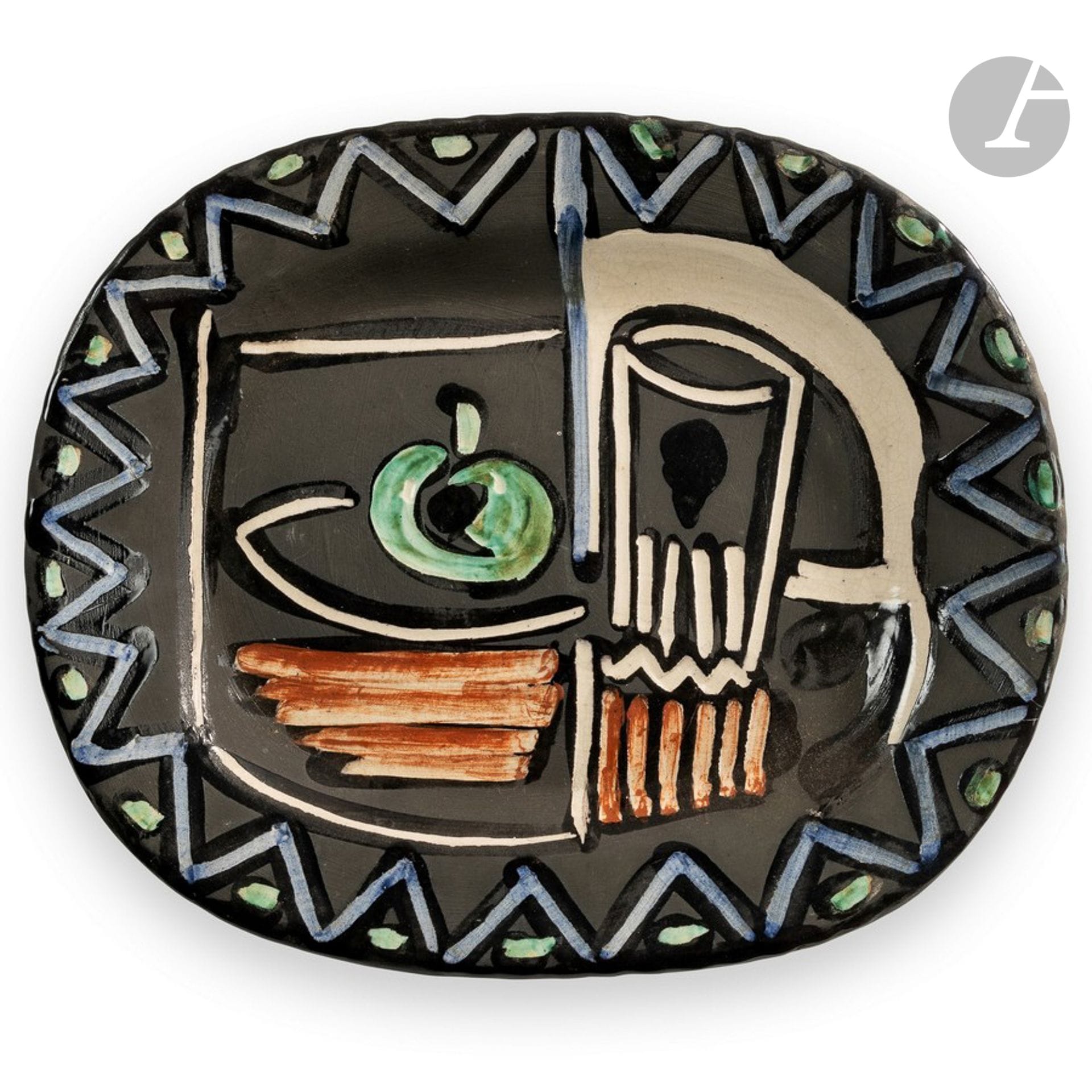 PABLO PICASSO (1881-1973) & ATELIER MADOURA 
Nature morte, le modèle créé en [1953]
Plat rectangulaire.
Réplique authentique limitée, éditée et réalisée à quatre cents exemplaires chez Madoura. 
Épreuve en terre de faïence blanche, le décor aux engobes et gravé au couteau sous couverte ; vert, rouge, bleu, blanc, noir.
Porte les cachets en creux D’après PICASSO et MADOURA Plein Feu et la mention Édition PICASSO au pinceau au revers. 
Longueur : 38 cm – Largeur : 32 cm

Provenance :
Collection particulière, région Centre-Val de Loire, France.

Bibliographie :
Alain Ramié - Picasso, catalogue de l’œuvre céramique édité 1947-1971 - Éditions Madoura, 1988. Modèle identique reproduit page 118 et référencé sous le numéro 219.