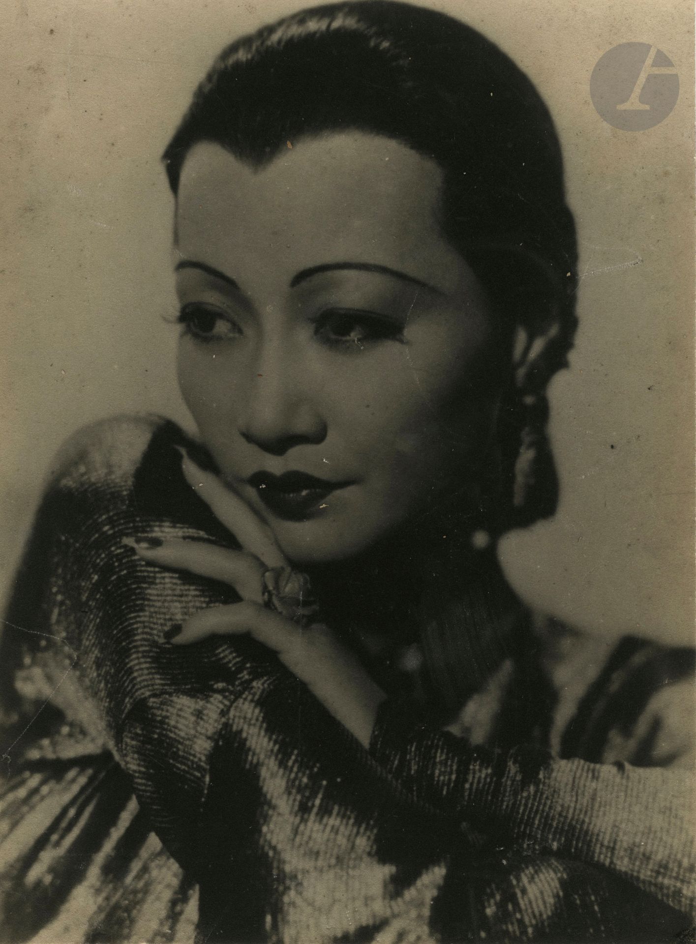 Unidentified photographer 
Young Asian woman, c. 1910. 
Charcoal print. 
22.8 x 16.8 cm 

Unidentified


photographer 
 

 
Young Asian woman, c. 1910



. 
 

 
 
Carbon print. 22. 
8 x 16.8 cm







