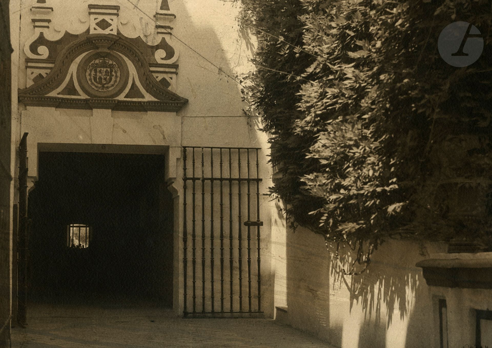Rémy Duval (1907-1984)
Séville, 1935. 
Entrée de L'Alcazar. La Giralda. 
Deux épreuves argentiques d'époque, contrecollées sous passe-partout. Signature du photographe et date en bas à droite. Légende et numérotation à 5 ex. (1) sur les montages. 
39,5 x 29,5 cm 

Rémy Duval (1907-1984)
Seville, 1935. 
Entrance to the Alcázar. La Giralda. 
Two vintage gelatin silver prints, mounted under passe-partout. Photographer's signature and date in lower right corner. Caption on mount. Edition of 5.
39.5 x 29.5 cm