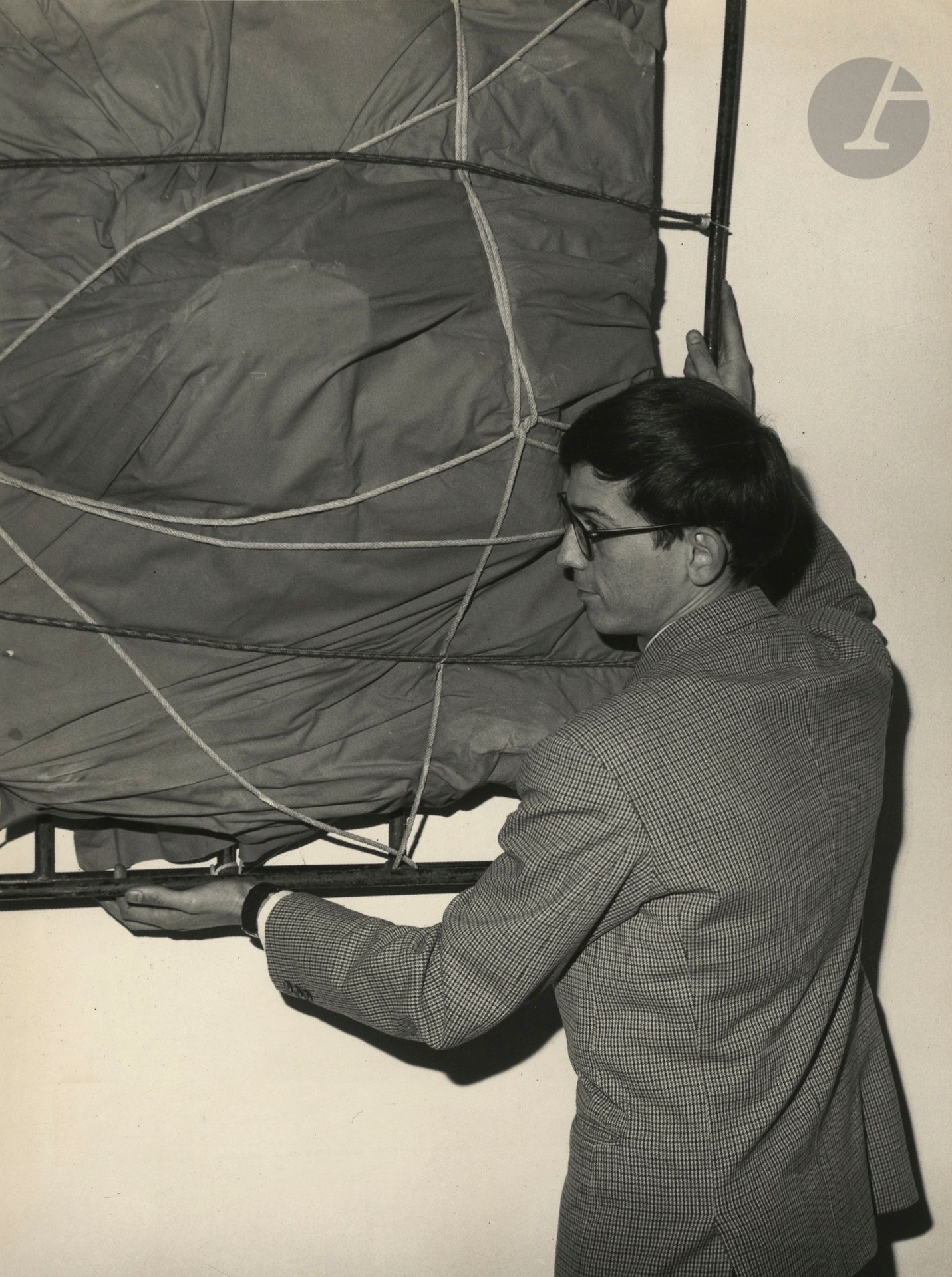 Unidentified photographerChristo at the
La Salita Gallery in Rome, 1963. 1963
silver print. Caption, date and agency stamp on verso.
23.7 x 17.8 cmUnidentified photographerChristo


at La Salita Gallery in Rome, 1963.
vintage gelatin silver print



.



Caption, date and agency stamp on verso.
23.7 x 17.8 cm







