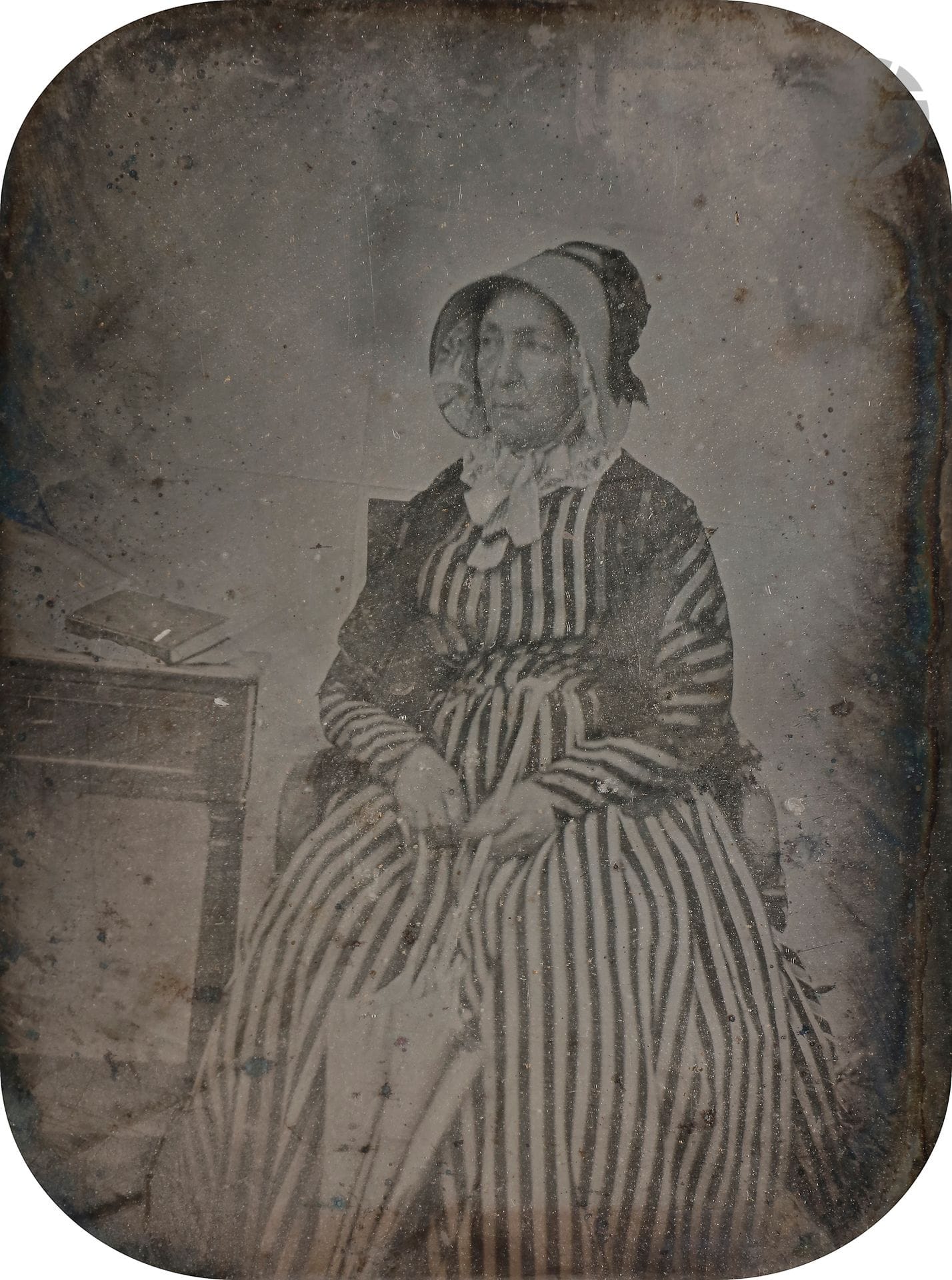 Unidentified daguerreotypist 
Woman with umbrella, c. 1845-1850. 
Daguerreotype, 1/4 plate in its original mounting. 
15 x 12.5 cm 

Unidentified daguerreotypist 
Woman with an umbrella, c. 1850


. 

 
 
Daguerreotype, 1/4 plate, in its original mount. 
15 x 12.5 cm







