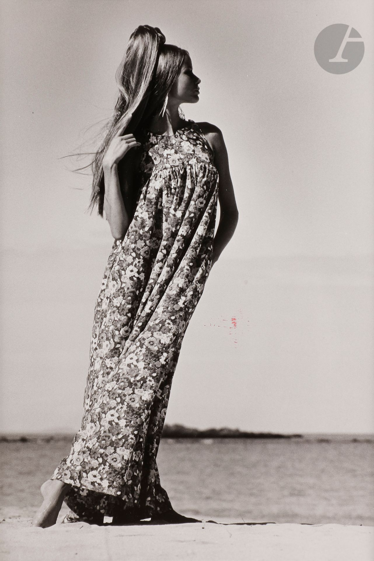 Franco Rubartelli (1937)
Veruschka pour Vogue,  juillet 1968.
Paraiso Beach, Saint-Domingue, République Dominicaine.
Épreuve argentique (c. 1980). Tampon du photographe à l'encre rouge et signature au crayon par Veruschka au verso. 
40 x 27 cm 

Franco Rubartelli (1937)
Veruschka for Vogue, July 1968.
Paraiso Beach, Santo Domingo, Dominican Republic.
Gelatin silver print (c. 1980). Photographer's stamp in red ink and Veruschka's pencil signature on verso. 
40 x 27 cm