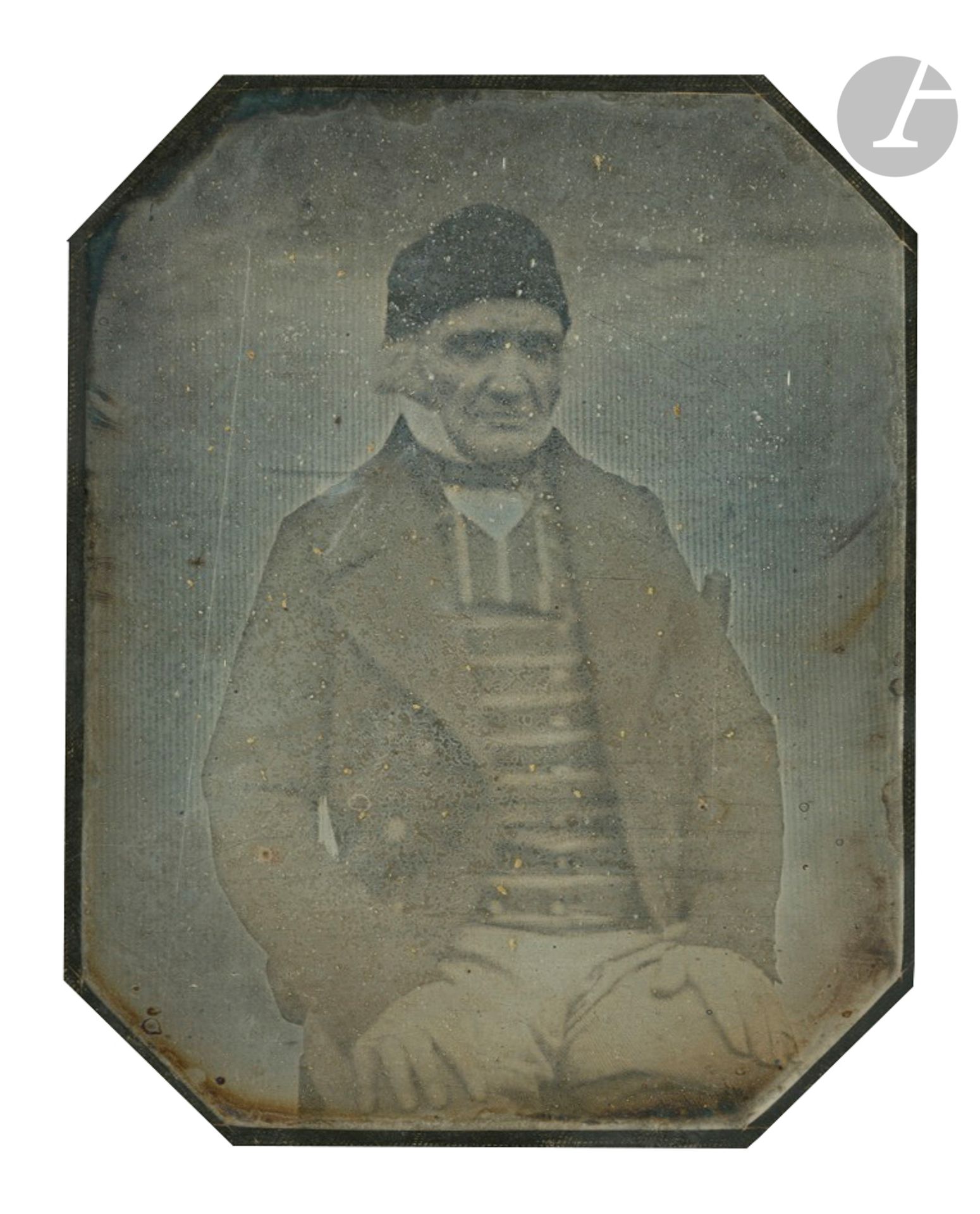 Claude Brevet
François, instituteur à Neuville, 26 juillet 1847. 
Daguerréotype, 1/4 de plaque, dans son montage d'origine. Signé, daté et annoté au verso du montage.  
5,5 x 6 cm

Claude Brevet
François, teacher in Neuville, 26th July 1847. 
Daguerreotype, 1/4 plate, in its original mount. Signed, dated and annotated on mount verso.  
5.5 x 6 cm