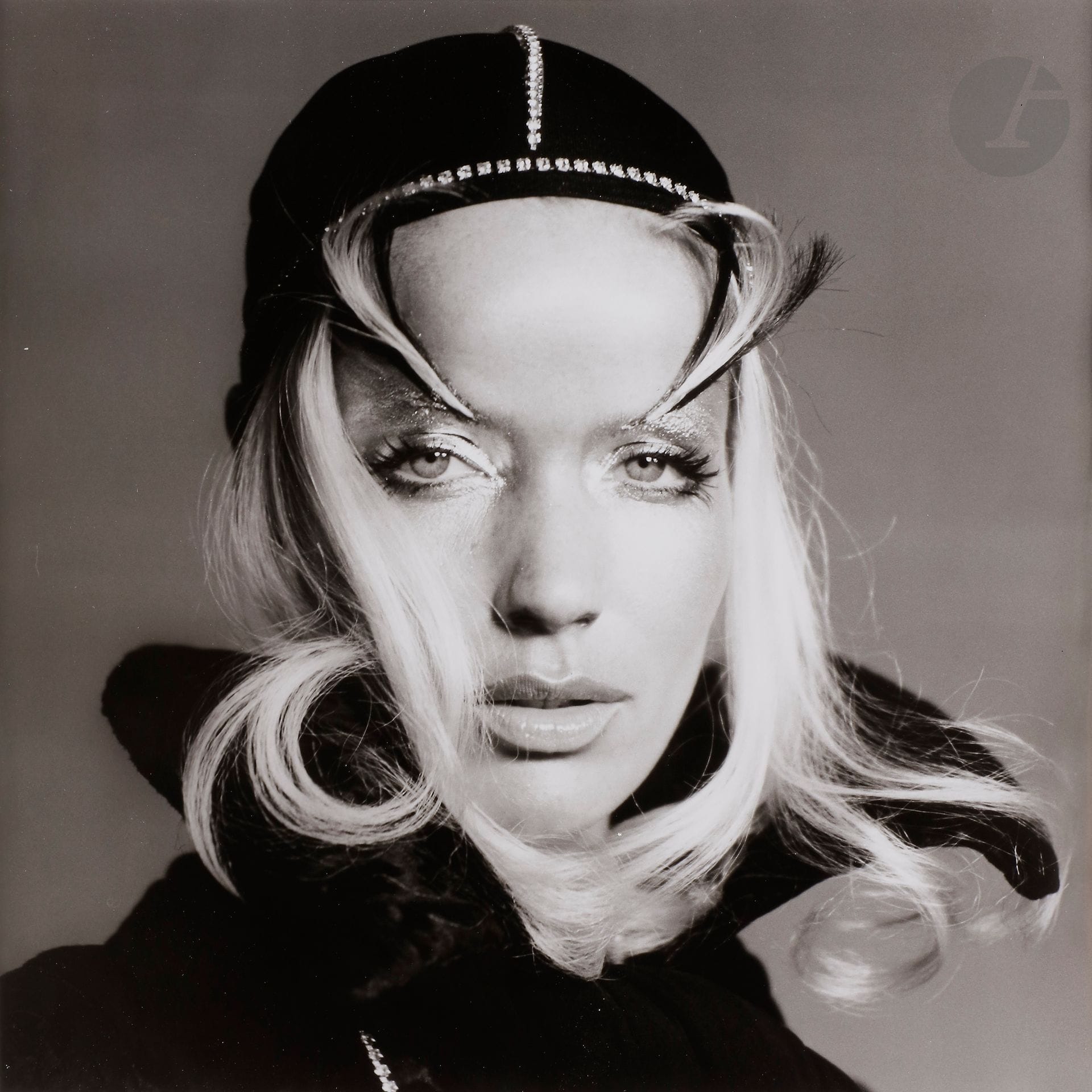 Franco Rubartelli (1937
)Veruschka, c. 1968. 
Portrait. 
Silver print (c. 1980). Photographer's stamp in red ink on verso. 
35 x 34.5 cm 

Franco Rubartelli (1937)
Veruschka, c. 1968


. 


 
Portrait. 
Gelatin silver print (c. 1980). Photographer's stamp in red ink on verso. 
35 x 34.5 cm









