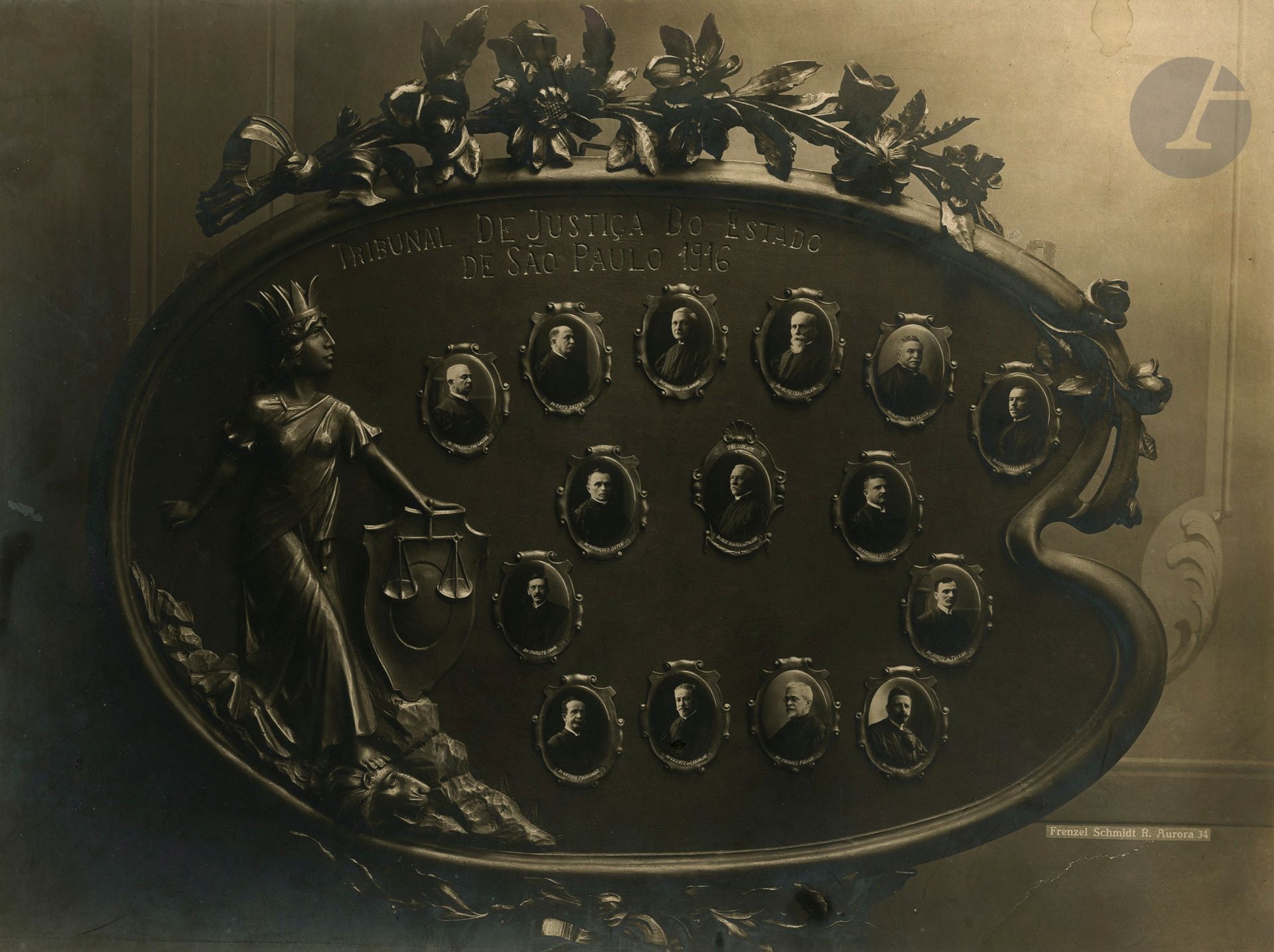 Frenzel Schmidt 
Tribunal de justicia do estado de São Paolo, 1946. 
Trombinoscope.
Épreuve argentique d'époque contrecollée sur carton. Crédit du photographe dans le négatif en bas à droite. 
28 x 38,5 cm

Frenzel Schmidt 
Tribunal de justicia do estado de Sao Paolo, 1946. 
Trombinoscope.
Vintage gelatin silver print, mounted on cardboard. Photographer's credit in the negative. 
28 x 38.5 cm
