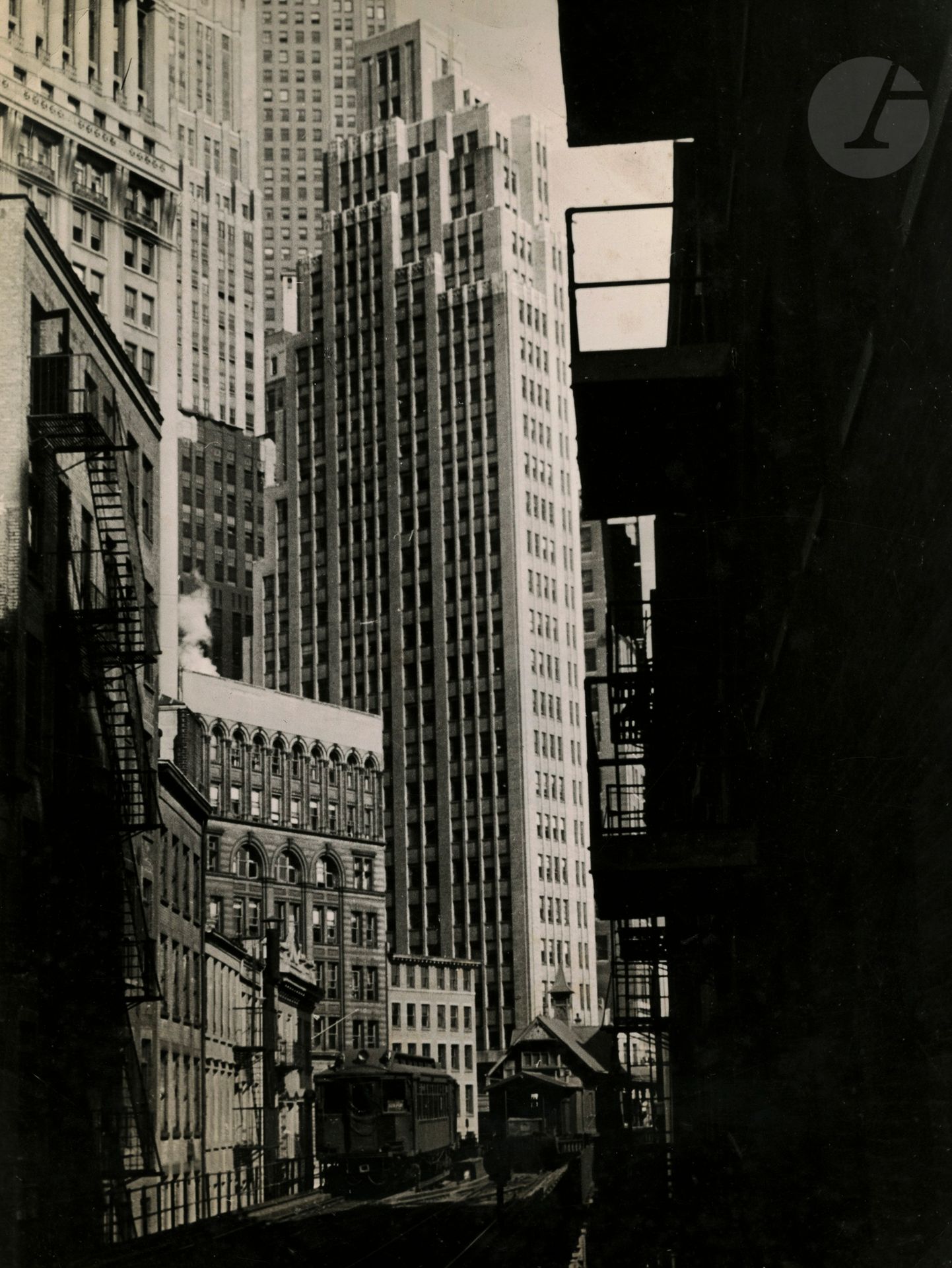 Patrick F. Martel 
New-York, Canal Street Station South Ferry, c. 1960.
Épreuve argentique d'époque. Tampon du photographe et annotations manuscrites au verso. 
24,5 x 18,3 cm 

Patrick F. Martel 
New York, Canal Street Station South Ferry, c. 1960.
Vintage gelatin silver print. Photographer's stamp and handwritten annotations on verso. 
24.5 x 18.3 cm