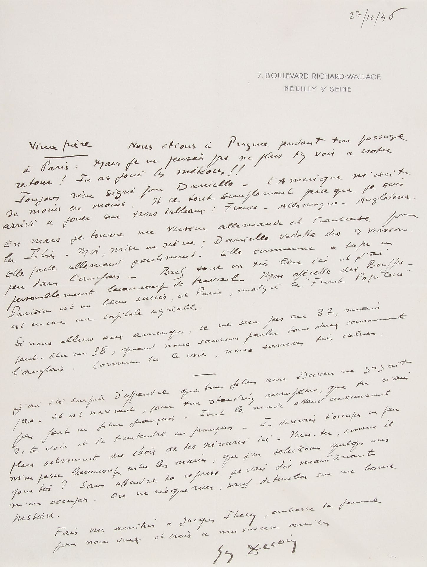 Henri DECOIN (1890-1969) cinéaste. 2 L.A.S., Neuilly-sur-Seine 1936-1937, à un « vieux frère » ; 1 page in-4 chaque à son adresse.

 27 octobre 1936. Il n’a toujours rien signé pour Danielle [Darrieux, sa femme], et l’Amérique l’excite de moins en moins. « En mars je tourne une version allemande et française pour la Tobis [Port Arthur]. Moi, mise en scène ; Danielle vedette des 2 versions. Elle parle allemand gentiment. Elle commence à taper un peu dans l’anglais. – Bref tout va très bien ici et j’ai personnellement beaucoup de travail. Mon opérette des Bouffes-Parisiens [Normandie] est un beau succès, et Paris, malgré le “Front populaire” est encore une capitale agréable »... Il déplore que le film avec Daven ne gagne pas. « Il est navrant, pour ton standing européen, que tu n’aies pas fait un film français. Tout le monde attend anxieusement de te voir et de t’entendre en français. Tu devrais t’occuper un peu plus activement du choix de tes scénarii ici »... 1er avril 1937… « Je pense que nous tournerons Katia en 38 à notre retour de Hollywood. – Mon contrat avec Universal me paraît très bien [...] Question financière excellente. Pas d’impôts à payer. Question artistique... Ma foi on verra... Mais tu me connais... j’ai de la persuasion. Malheureusement, la langue anglaise m’est assez douloureuse. Heureusement, je me défends assez bien en “petit nègre”. Danielle, elle, parle déjà comme les communistes américains »...