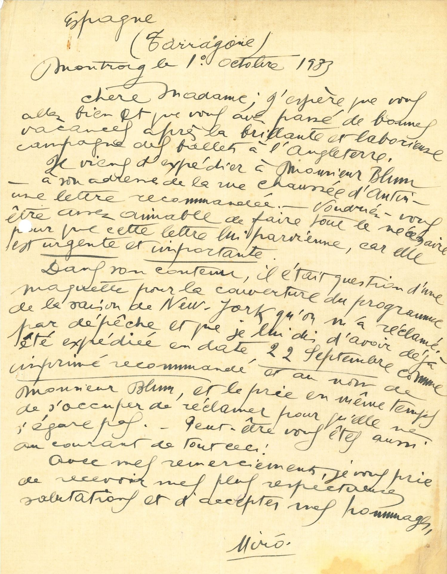 Joan MIRó (1893-1983). 2 L.A.S., Montroig 1932-1933, à une dame ; 1 page et demie in-4 et 1 page in-4 (trous de classeur, légère mouillure).

 Au sujet des Ballets Russes de Monte-Carlo, fondés en 1932 par le colonel W. de Basil et René Blum.
 9 octobre 1932. « Les maquettes des ballets dont j’ai collaboré appartiennent en l’actualité à messieurs Kochno et Massine […] À mon retour de Paris j’avais mis Monsieur de Bazil en rapport avec Monsieur Joan Prats, de Barcelone, pour s’occuper des représentations des Ballets Russes de Monte-Carlo en Espagne. – Monsieur Prats m’écrit qu’il est sur le point de venir à bout de ses démarches en trouvant un très beau théâtre à Barcelone, où l’ont attend impatientment ces représentations, qui seraient à coup sûr un gros succès. – à mon plus grand étonnement il m’écrit aussi qu’il n’a plus rien su de Monsieur de Bazil depuis le mois de juillet, silence et façon d’agir que vous me permettrez de dire […] invraisemblable, vis-à-vis de nous tous qui nous sommes donné tant de mal pour la plus éclatante réussite de votre entreprise »… 1er octobre 1933. Il espère qu’elle a passé de bonnes vacances « après la brillante et laborieuse campagne des ballets à l’Angleterre », et la prie de faire le nécessaire pour que sa récente lettre recommandée à M. Blum lui parvienne : « elle est urgente et importante. Dans son contenu, il était question d’une maquette pour la couverture du programme de la saison de New-York qu’on m’a réclamée par dépêche »…