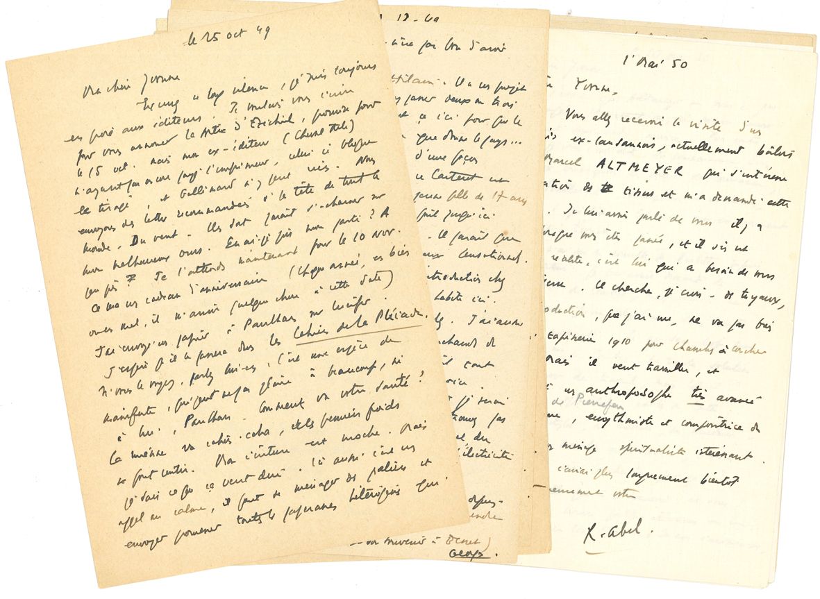Raymond ABELLIO (1907-1986). 30 L.A.S., 1948-1965, à Yvonne JUILLET ; 48 pages in-8 ou in-4 (dont 3 dactyl. avec ajouts autogr., une incomplète du début).

 Importante correspondance amicale, littéraire, philosophique et artistique. 
 Yvonne JUILLET était peintre, et élève du peintre Léon Detroy ; elle était la nièce d’Albert Thibaudet, et amie de Jean Paulhan. La plus grande partie de cette correspondance date des années 1949 à 1951, alors qu’Abellio est en exil en Suisse. Les lettres sont souvent signées des initiales « R.A. » ou de son vrai prénom « Georges » (R. Abellio étant le pseudonyme de Georges Soulès). Il encourage Yvonne pour sa peinture. Il parle de sa vie en exil, de sa santé précaire, de ses ouvrages et de ses travaux sur la Bible, de ses lectures, de ses démarches pour pouvoir rentrer en France, etc. Tous deux partagent un intérêt pour les recherches ésotériques. Nous ne pouvons donner ici qu’un rapide aperçu de ces lettres, souvent longues.
 9 et 11 octobre 1948, renseignements et adresses utiles pour l’activité artistique d’Yvonne Juillet ; il la recommande à un fabricant de textiles... 24.XII.1948. « Je travaille dur, poussant le + possible durant les heures libres. Je voudrais sortir avant 3 mois mon travail sur la Bible (le manuscrit s’entend, car les délais d’édition, hélas !...) Les Yeux d’E. [Les Yeux d’Ézéchiel sont ouverts] sont sous presse. […] tous les beaux projets que j’avais faits pour devenir un éminent esthéticien sont tombés à l’eau » ; il parle des Jardin, « tellement gentils »… 7 mars 1949, au sujet du livre de Georges Hilaire, Les Lauriers inutiles, « sur l’esthétique ou plutôt sur “une politique des beaux-arts”. […] C’est une sorte de tour d’horizon, complet et raisonnable, de ce que devrait faire la France en ce moment ». Paulhan lit le manuscrit… 15 octobre 1949. La sortie d’Ézéchiel est retardée... « J’ai envoyé un papier à Paulhan sur Lucifer. J’espère qu’il le passera dans les Cahiers de la Pléiade. […] C’est une espèce de manifeste, qui peut ne pas plaire à beaucoup, ni à lui, Paulhan. […] il faut se ménager des paliers et envoyer promener toutes les paperasses hétérogènes qui encombrent la table. Ce n’est pas bon d’avoir trop de projets. […] Rencontré ici une jeune fille de 17 ans qui se lance dans votre job : elle a fait jusqu’ici spontanément de la peinture abstraite. Il paraît que Coco Chanel lui a donné des tuyaux sensationnels. Voulez-vous (si vous ne l’avez déjà) une introduction chez ladite Chanel ? Son meilleur ami habite ici et me donnera ça pour vous […] Je n’ai pas le mal du pays, mais je voudrais bien un bain dans l’électricité parisienne, sans parisiens. […] Je n’ai rien lu d’intéressant depuis trois mois, sauf Merleau-Ponty que je vais reprendre dans quelque temps »… 3 juillet 1950. « J’ai été obligé depuis six mois à un travail intérieur assez dur […] J’en suis au moment où en moi tout s’organise autour du problème de la femme, parce que c’est sans doute le plus important […] la plus grande exigence, touchant ici, comme partout, à la plus grande fidélité, on ne peut avancer qu’en décidant fortement de ne plus rien accepter que du côté de l’Absolu. […] Je travaille à la Fosse de Babel. Ce sera long »… 30 mai 1951. « Solitude pesante, oui. Mais cohabitation pesante aussi. Nous sommes déjà des nomades. Les nouveaux Israëlites, c’est nous, et on le verra bien quand nos temples seront détruits, du Point du Jour à Charenton »… 27 juin. « Je lis des bouquins de métaphysique. […] Kierkegaard, Heidegger, Jaspers etc. avant de revenir à SPINOZA, qui va redevenir un très grand homme, le seul moraliste profond de l’Occident. […] J’ai fait depuis 3 mois une expérience décevante dans le Bouddhisme. Non, ce n’est pas pour moi. Même le Zen que je crois comprendre (intellectuellement) ne m’accroche pas corps et âme »... Etc.
