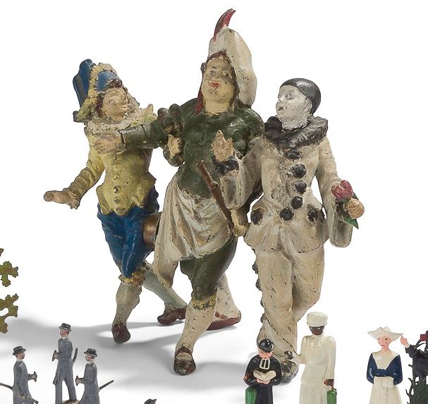 Group of three characters of the Commedia dell'arte in polychrome painted zinc; (accidents and missing).
Late 19th - 20th century.
H: 15 cm, W: 17 cm

