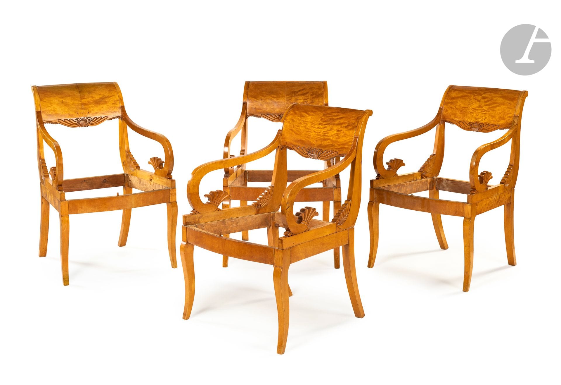 Four birch burl armchairs, the arms with crooks and the back reversed, the front and rear legs sabre-shaped; (without seat).
Probably Russia or Northern Europe, 19th century.
H : 85 cm, W : 56 cm

