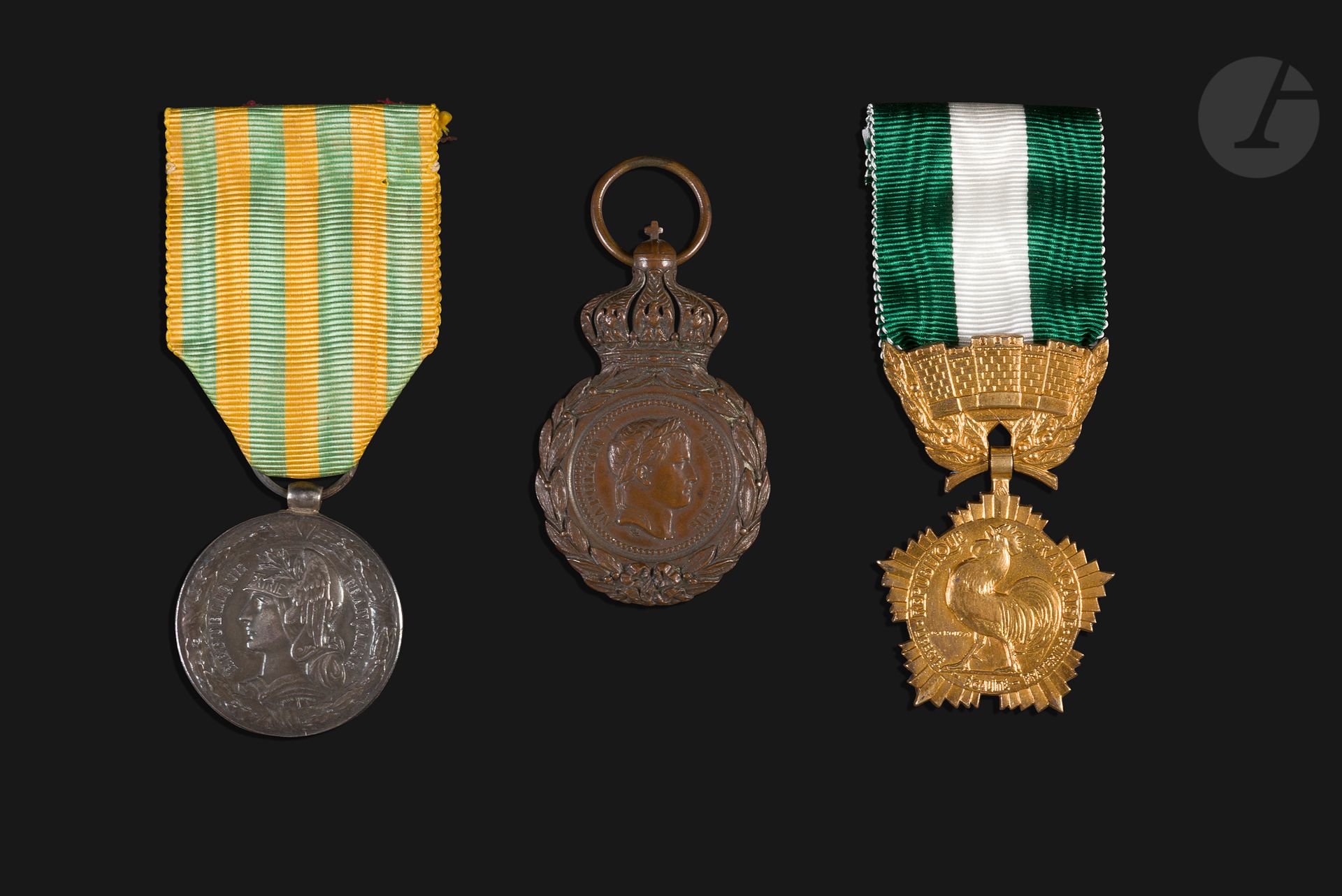 
FRANCE



Trois médailles :



- Médaille de Sainte-Hélène. En bronze patiné. T.T.B.



- Médaille du Tonkin. En argent. Modèle pour la marine. Ruban. 30 mm. T.T.B. Poids : 17 g



- Médaille des collectivités locales. En vermeil. Poinçon au crabe. Ruban. 51 x 32 mm. SUP. Poids : 21 g



T.T.B. 
