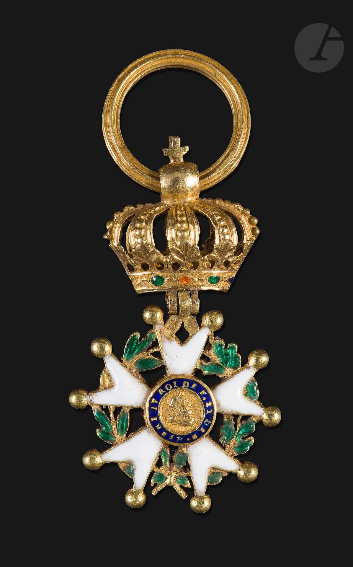 FRANCE
ORDRE DE LA LÉGION D’HONNEUR
Étoile d’officier du 4e type du Premier Empire, à centres modifiés sous la Restauration, en miniature.
Or et émail (petits éclats). Anneau cannelé. Poinçon tête de coq (1809-1819)
22 x 12 mm - Poids brut : 2,4 g
T.B. à T.T.B.