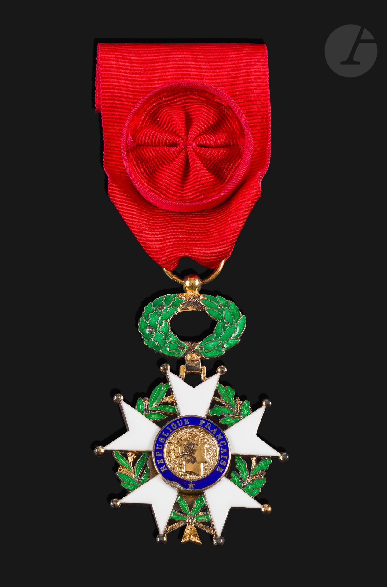 FRANCE
ORDRE DE LA LÉGION D’HONNEUR
- Étoile de chevalier Ve République. En argent, vermeil et émail. Poinçon de la Monnaie. Dans son écrin de la Monnaie. SUP.
53 x 40 mm - Poids brut : 28 g
- Étoile d’officier Ve République. En vermeil et émail (éclat au centre). Dans son écrin Arthus Bertrand avec rosette. T.T.B.
55 x 41 mm - Poids brut : 31 g
Rubans.