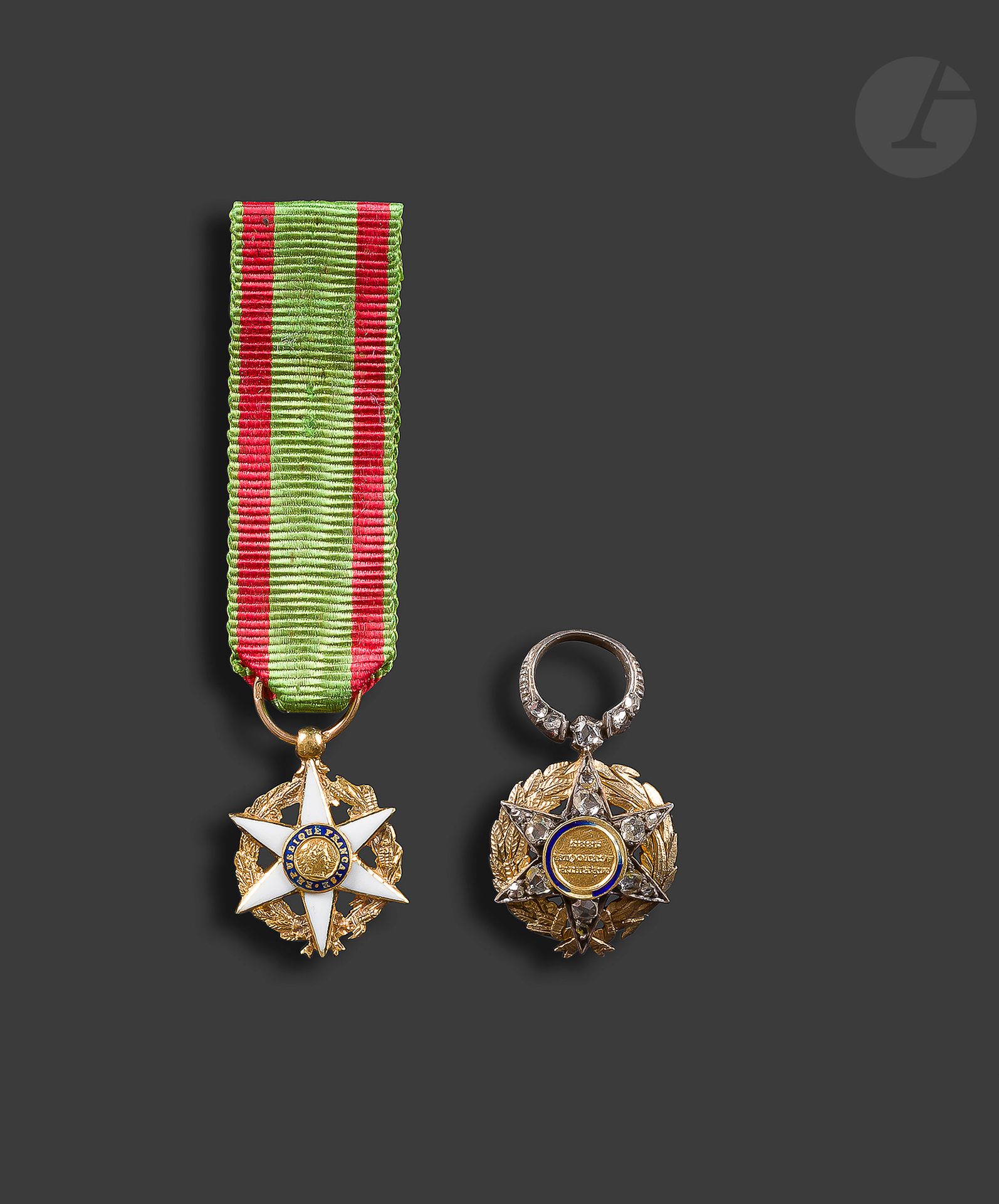 FRANCE 
ORDER OF AGRICULTURAL MERIT 
Two miniatures: 
- one in gold and enamel. Hallmark head of eagle and goldsmith Arthus Bertrand. Ribbon. 10 x 10 mm - Gross weight : 1,7 g-
one in chased vermeil, with branches decorated with brilliants
.
Gold centre (missing obverse, reverse mounted on the obverse, upside down). 11 x 11 mm - Gross weight : 1,6 gT.T.
B. and T.B.




