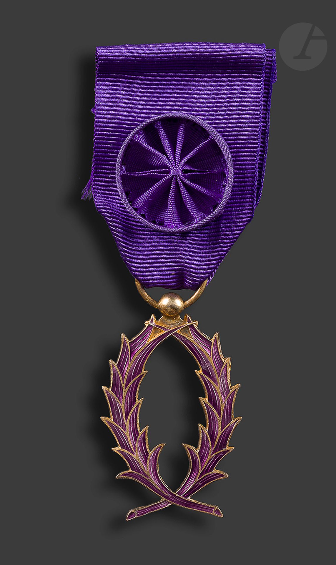 FRANCE 
ORDER OF ACADEMIC PALMS 
Officer in vermeil and enamel (small chips). Rosette ribbon. 
Minerva's head punch. 
45 x 25 mm - Gross weight : 12,3 gT.
T.B. In a case from the Gallery " Au Duc de Chartres "
.




