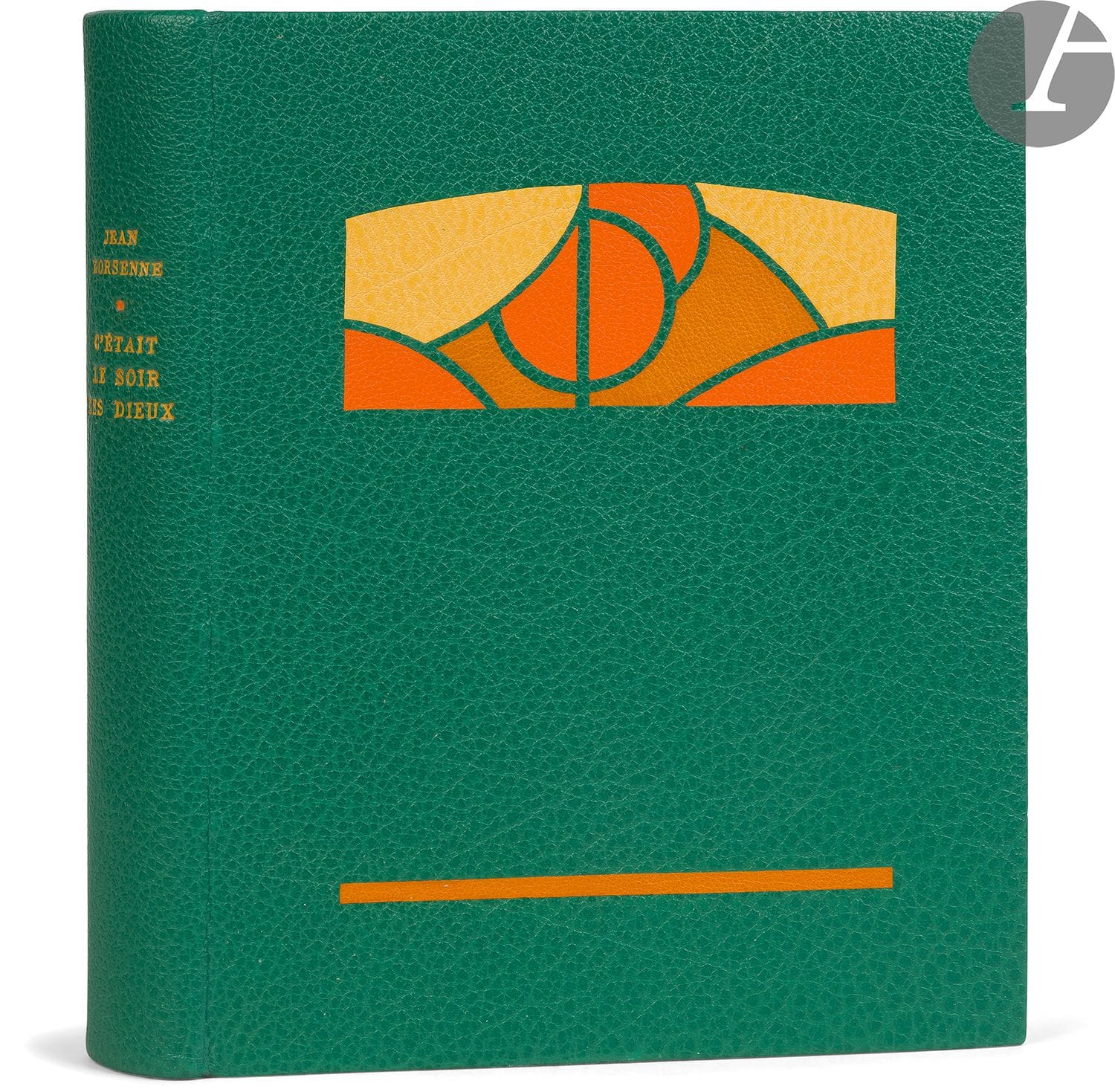 BRUNELLESCHI (Umberto) - DORSENNE (Jean).
C’était le soir des Dieux.
Paris : Éditions Mornay, 1926. — In-8, 207 x 160 : (2 ff.), 232 pp., (2 ff.), 12 planches, couverture illustrée. Maroquin vert, listel et composition abstraite représentant un paysage, mosaïqués de maroquins dans les tons jaunes et orange sur le premier plat, petit listel et demi-cercle figurant un coucher de soleil, mosaïqués dans les tons orange au centre du second plat, dos lisse, doublures et gardes de papier multicolore, non rogné, couverture et dos conservés, étui bordé (N. Allainmat, 2012).

Jolie édition illustrée de 12 compositions hors texte d’Umberto BRUNELLESCHI (1879-1949), gravées sur cuivre par Gorvel, ainsi que de nombreux ornements tahitiens de Maurice L’Hoir, le tout mis en couleurs au pochoir par Saudé.

Un des 350 exemplaires numérotés sur Hollande à la forme, dans une élégante reliure signée de Norbert Allainmat, très bien conservée.