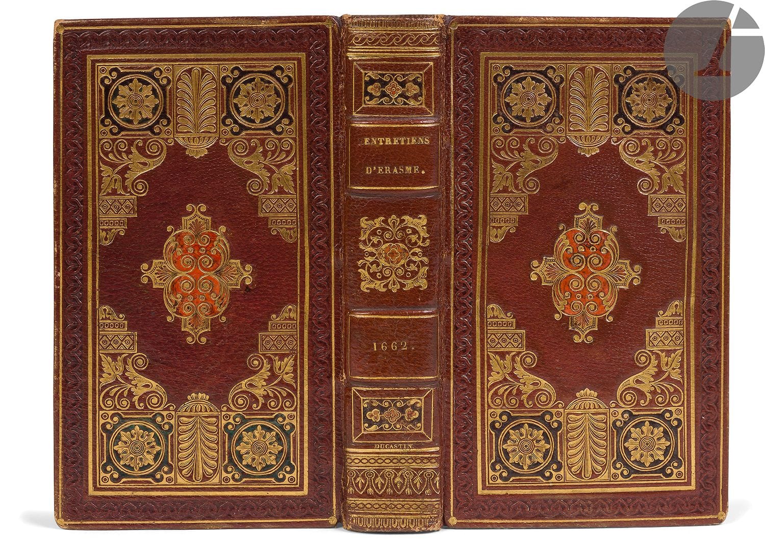 ÉRASME - CHAPPUZEAU (Samuel).
Les Entretiens familiers d’Érasme, première décade [Seconde décade - Troisième décade. Des banquets, & Merveilles de Nature].
Paris : Louis Billaine, 1662. — 3 parties en un volume in-12, 136 x 76 : (11 ff.), 140 pp., (2 ff. blancs) ; (6 ff.), 168 pp., (1 f. blanc) ; (6 ff.), 173 pp. Maroquin violine claire, plats ornés d’une roulette à froid entre deux filets dorés encadrant une plaque dorée et mosaïquée à motifs de rosaces, palmette et volutes de feuillage entourant au centre une croix de palmettes surmontée de volutes dorées et mosaïquées, dos à deux larges nerfs, doré et mosaïqué, roulette dorée intérieure, tranches dorées (Ducastin).

Édition originale, partagée entre Louis Billaine et Thomas Jolly, de la traduction faite par l’auteur dramatique et poète Samuel Chappuzeau (1625-1701) de 30 entretiens ou colloques d’Érasme.
Très bel exemplaire en reliure mosaïquée de Ducastin. Il manque le portrait d’Érasme.
Quelques minimes frottements d’usage.

Provenance : Bernard Sancholle-Henraux, avec ex-libris.