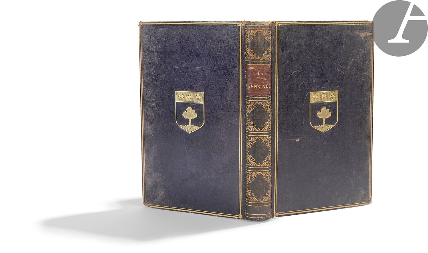 [VOLTAIRE]. La Henriade [suivi de] : Essai sur les guerres civiles de France.
En français, manuscrit sur papier.
France, XVIIIe s.

241 pp., Reliure du XIXe siècle, demi-veau violet, encadrement de double filets foré sur les plats, armes dorées aux centre, dos lisse orné (coins émoussés, coiffes frottées, taches brunes sur les premiers feuillets). 

Intéressant manuscrit d’une œuvre majeure de Voltaire à laquelle ont été réunies les principales pièces qui lui sont généralement adjointes. Ce long poème épique en 10 chants, à la fois historique et allégorique fut publié pour la première fois en 1728. Écrit en hommage à Henri IV, c’est aussi un hymne à la tolérance.

Contient :
- Préface de la Henriade par le Roi de Prusse Frédéric II.
- Préface pour la Henriade par M. Marmontel.
- Traduction d’une lettre de M. Antoine Cocchi, Lecteur de Pise, à M. Rinuccini, Secrétaire d’Etat de Florence, sur la Henriade.
- Idée de la Henriade.
- Histoire abrégée des événemens sur lesquels est fondée la fable du poëme de la Henriade.

Reliure aux armes d’un membre de la famille Guérin de Tencin.