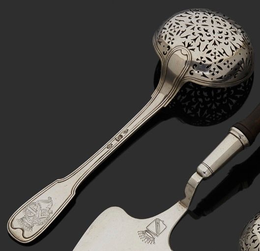 LONS-LE-SAULNIER, MIDDLE OF THE 18th CENTURY
A sugar spoon in silver
Master silversmith: Jean-Guillaume BOICHARD