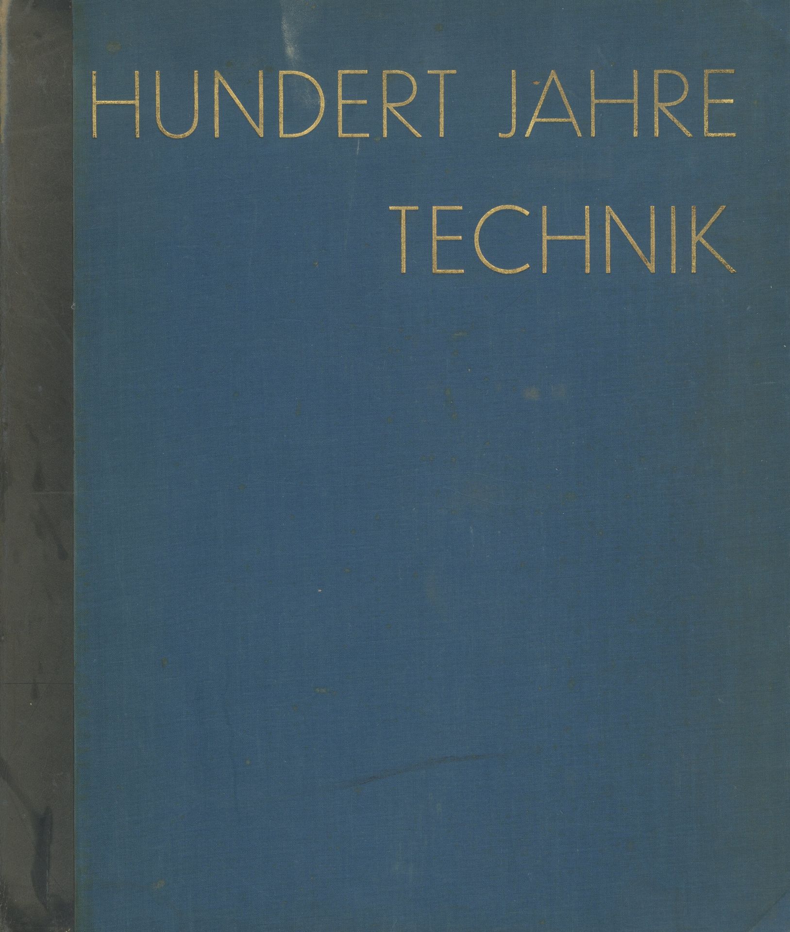 LIVRE D'ENTREPRISE
Die Baufirma Locher & Cie in Zürich.
Hundert Jahre Technik 1830-1930.
In-4 (32 x 27 cm). Édition originale. 448 pages. De la page 85 à 444, planches photographiques des réalisations de l'entreprise : bâtiments, hangars, ponts, barrages, etc... bien complet des planches dépliantes. Des rousseurs seulement en début et en fin d'ouvrage. Reliure en tissu bleu avec titre doré et dos en cuir. Des usures d'usage.