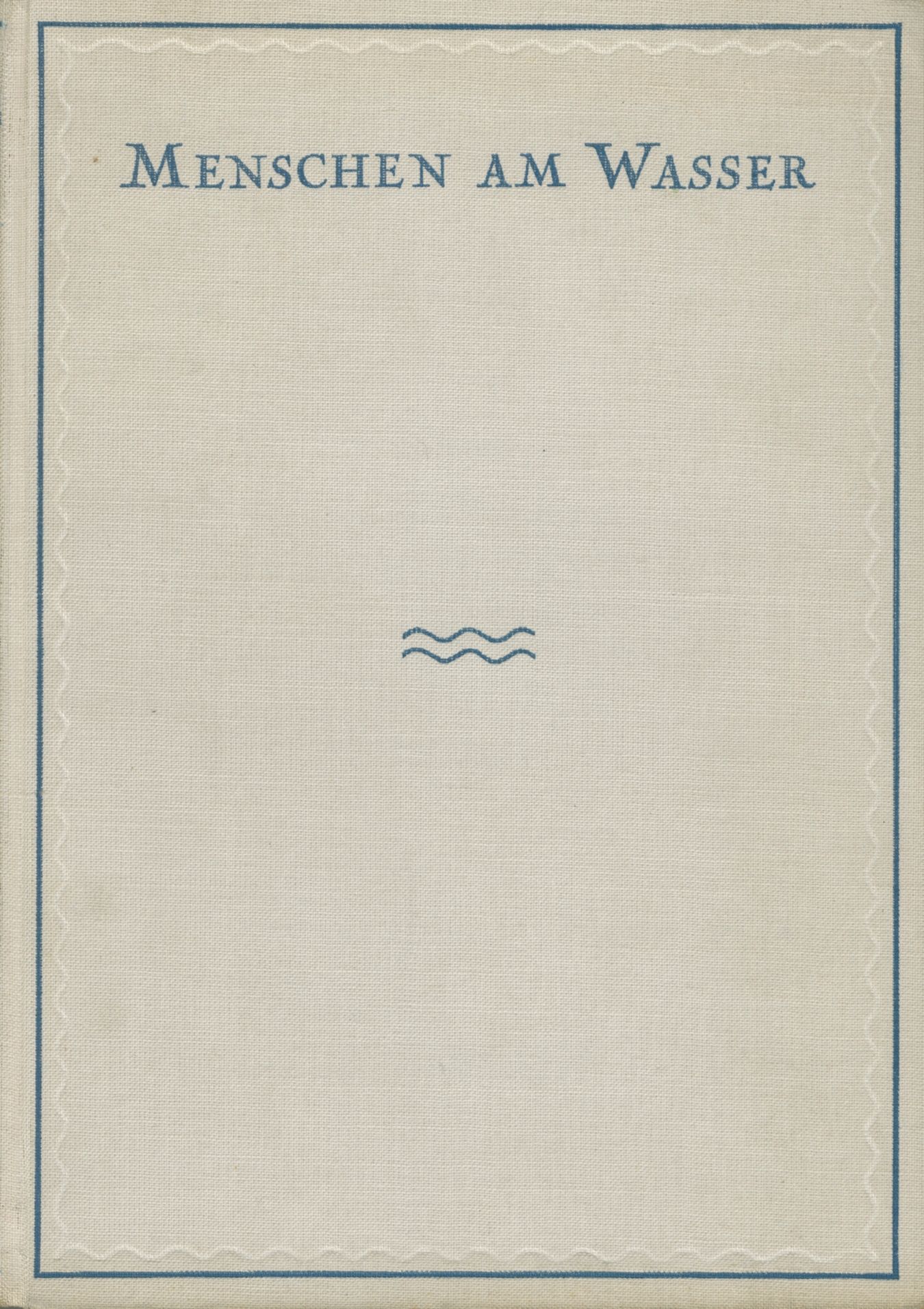 PERCKHAMMER, HEINZ Von (1895-1965)
WOLFF, PAUL (1887-1951) 
GORNY, HEIN (1904-1967)
Menschen am Wasser.
Brunnen Verlag, Berlin, 1936.
In-8 (24 x 17 cm). Édition originale. 207 pages. Photographies en pleine page de Perckhammer, Wolff et Gorny imprimées en héliogravure. Couverture en tissu crème avec titre en bleu. Jaquette manquante.