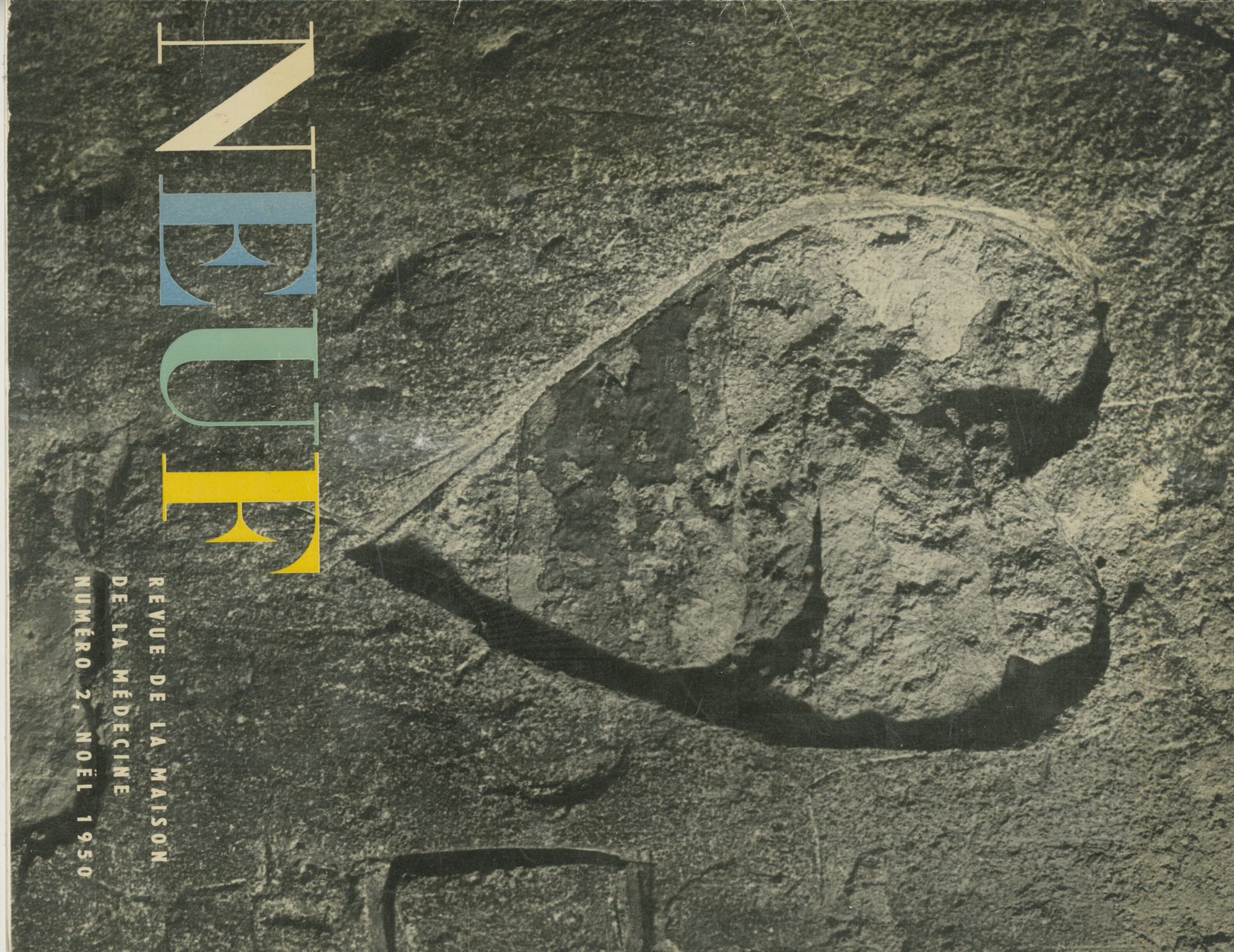 BRASSAÏ (GYULA HALASZ, DIT) (1899-1984)
2 volumes.
* Neuf. Numéro 2. Noël 1950.
Revue de la Maison de la Médecine, 1950.
In-4 (27 x 20 cm). Édition originale brochée. 80 pages. Directeur de la Publication: Robert Delpire. Photographies de Brassaï, Izis, Doisneau, Ichac, Facchetti. "Tatouages" par Doisneau et Giraud; "Brassaï" par Henry Miller; "Izis" par Marc Bernard. textes de Jean-Paul sartre, Benjamin Péret, Francis Carco. Couverture souple, illustrée d'un graffiti de Brassaï.
* Paris. By John Russell. Photographs by Brassaï.
Batsford, London, 1960.
In-8 (23 x 15 cm). Édition originale. 260 pages. Relié avec jaquette illustrée (un nom manuscrit en page de garde).