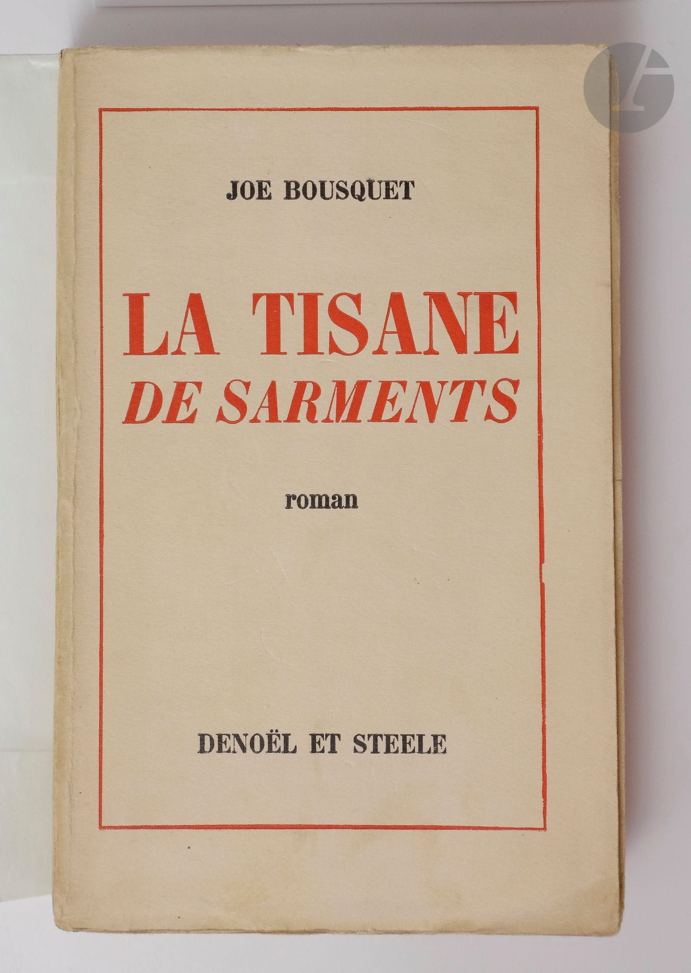 BOUSQUET (Joë).
La Tisane de Sarments. Roman.
Paris : Denoël et Steele, [1936]. — In-12, broché.
Édition originale. Exemplaire sur papier d'édition ; il n'y eut que 15 exemplaires sur grands papiers.
Précieux exemplaire enrichi d'un envoi de l'auteur au célèbre cinéaste Abel Gance :
A Abel Gance // avec le souvenir // amical // de l'auteur // Joe Bousquet // Carcassonne, 2 mars 1936
Couverture habilement restaurée.