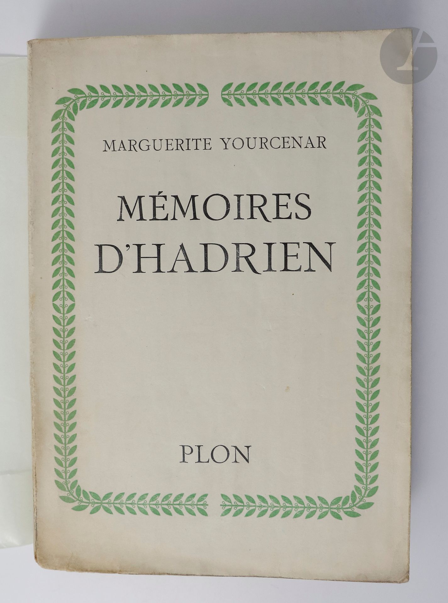 YOURCENAR (Marguerite).
Souvenirs pieux suivi de l'Album de Fernande.
Monaco : Éditions Alphée, 1973. — In-8, broché, couverture rempliée, chemise et étui de l'éditeur.
Édition originale tirée à 550 exemplaires. Un des 520 sur vélin de Lana (n° 216), parfaitement conservé.
On joint, de la même autrice :
- Mémoires d'Hadrien. Paris : Plon, [1951]. — In-8, broché.
Édition originale. Exemplaire sur papier d'édition. Déchirure réparée au premier feuillet.