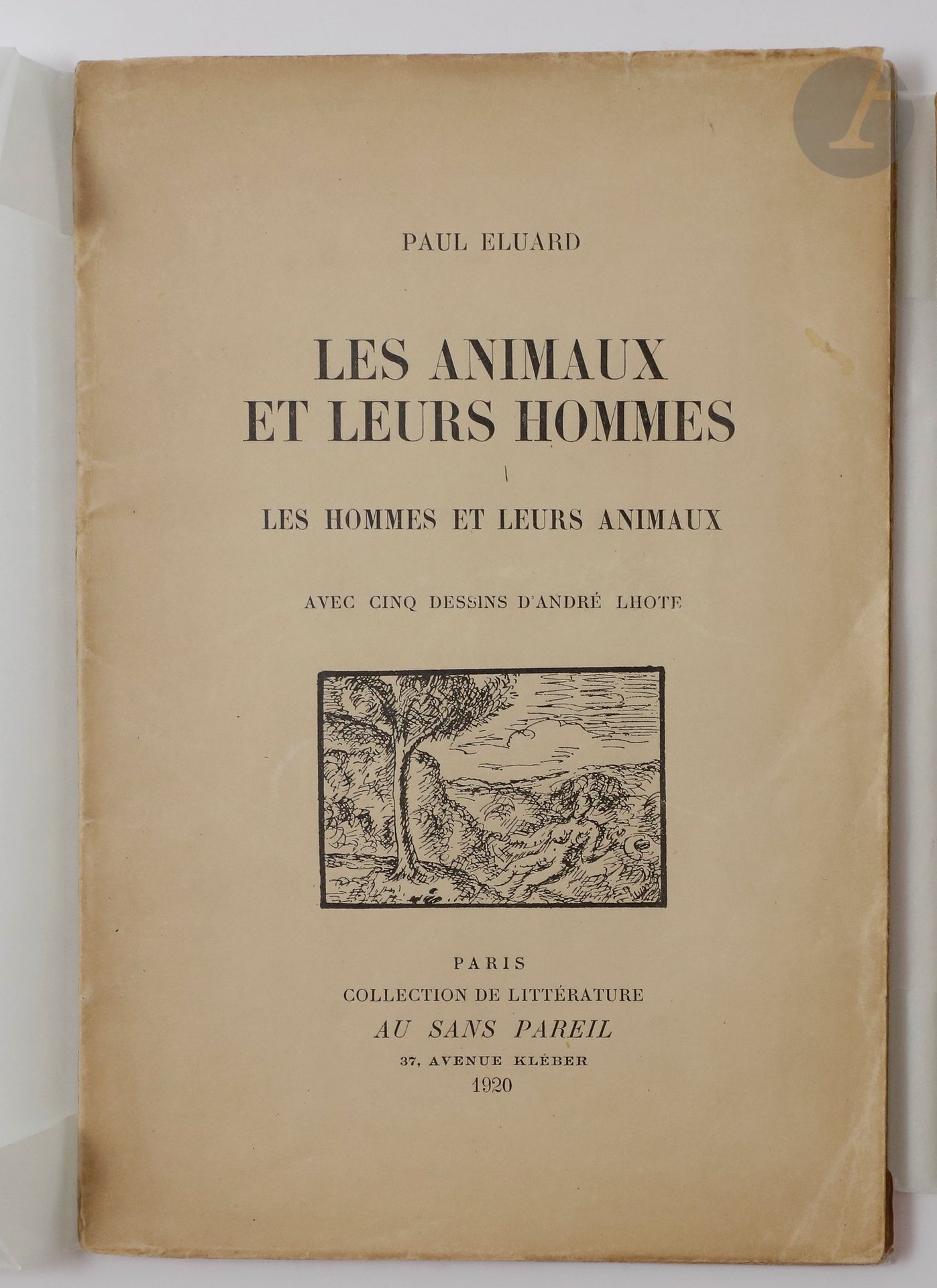 ÉLUARD (Paul) - ARAGON (Louis).
Lot de 2 ouvrages de Paul Éluard et un de Louis Aragon :
- Les Animaux et leurs hommes. Les hommes et leurs animaux. Avec cinq dessins d'André Lhote. Paris : Au sans pareil, collection de littérature, 1920. — In-12, broché.
Édition originale. Un des 550 exemplaires numérotés sur vélin d'alfa (n° 320). Couverture brunie.
- Poésie et vérité 1942. Paris : La Main à plume, 1942. — In-16, agrafé.
Édition originale rare tirée à petit nombre et vendue clandestinement, achevée d’imprimer le 3 avril 1942. Le recueil s’ouvre par le célèbre poème Liberté
- ARAGON (Louis). Les Aventures de Télémaque. Avec un portrait de l'auteur par R. Delaunay. Paris : Nouvelle Revue Française, 1922. — In-12, broché.
Édition originale dédiée à Paul Éluard, parue dans la collection « Une œuvre un portrait », illustrée d'un portrait de l'auteur par Robert Delaunay tiré sur papier de Chine.
Un des 1035 exemplaires numérotés sur papier vergé de Rives (n° 988), très bien conservé.