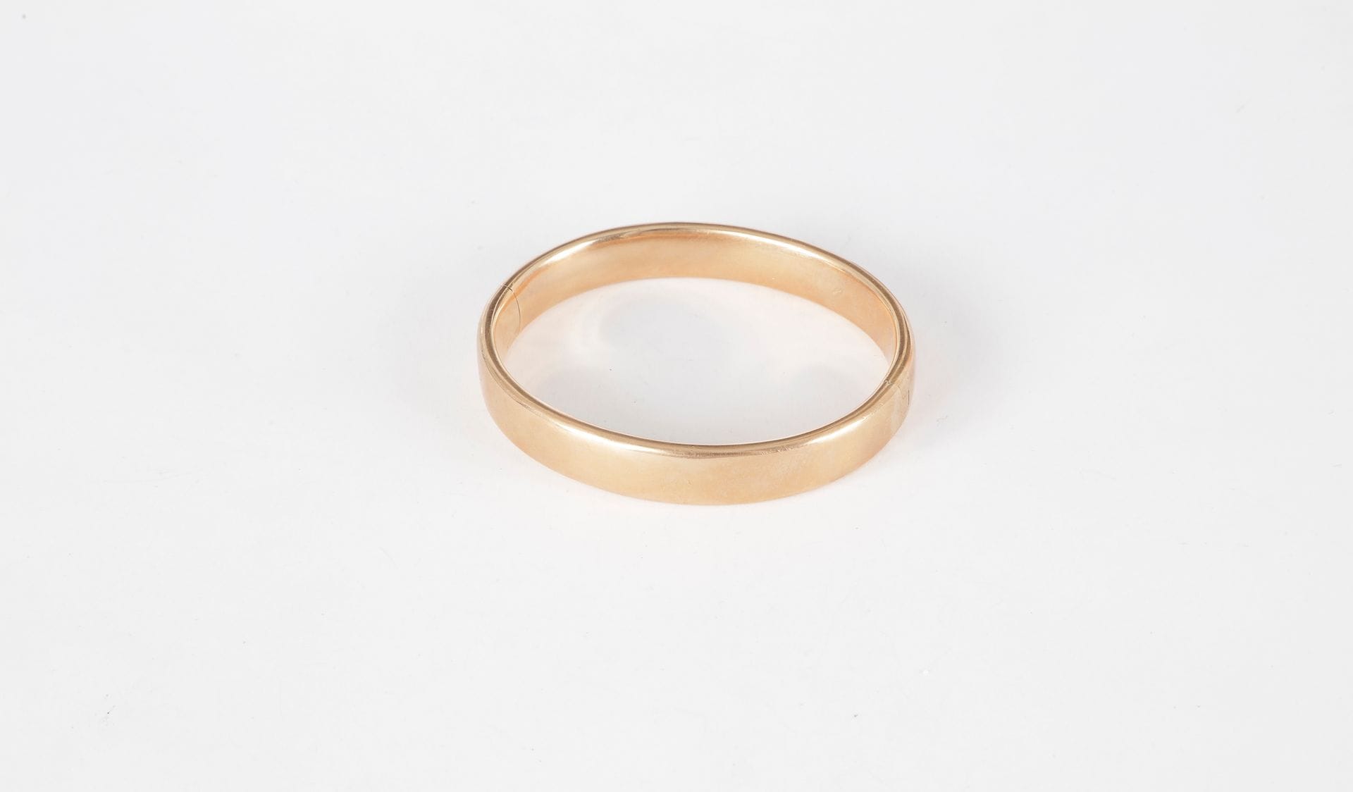 
Bracelet ouvrant en or rose 18K (750).




Longueur : 17 cm environ.




Poids : 15,1 g (enfoncement)
