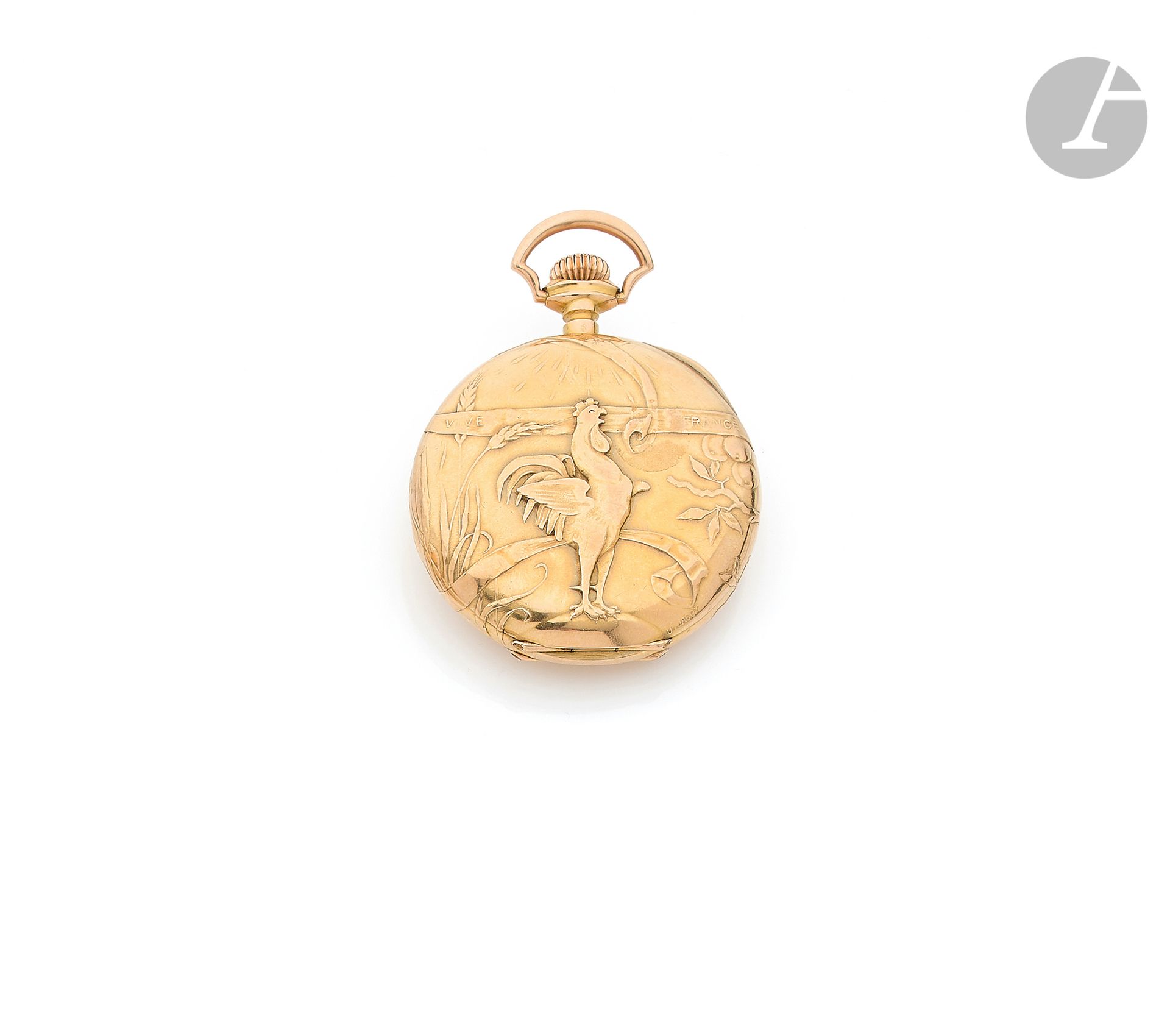 ZENITH. Vers 1900
N° 318
Montre de poche en or 18K (750 ‰) de type savonette, cadran émail blanc, index chiffres arabes formant les heures, trotteuse à 6H, mouvement à remontoir N° 17353, boîtier à décor d’un coq chantant et d’initiales. 
Cadran signé, boîtier et mouvement numérotés. 
Diamètre : 51,6 mm
Poids brut : 125,5 g