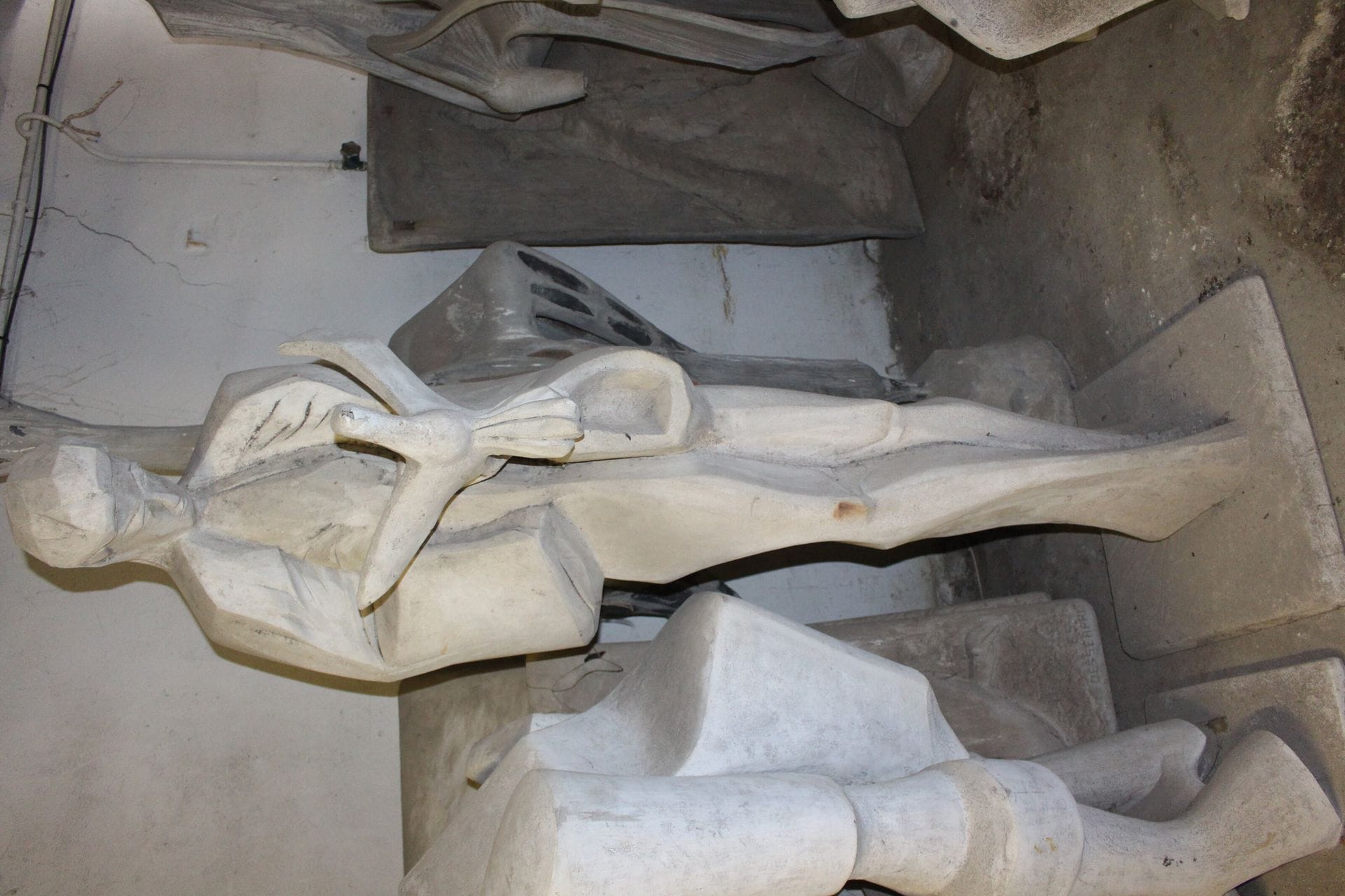 Roger DESSERPRIT (1923-1985)

Bird Woman, 1963

Original sculpture in patinated cement.

Signed and dated at the base.

Height : 210 cm