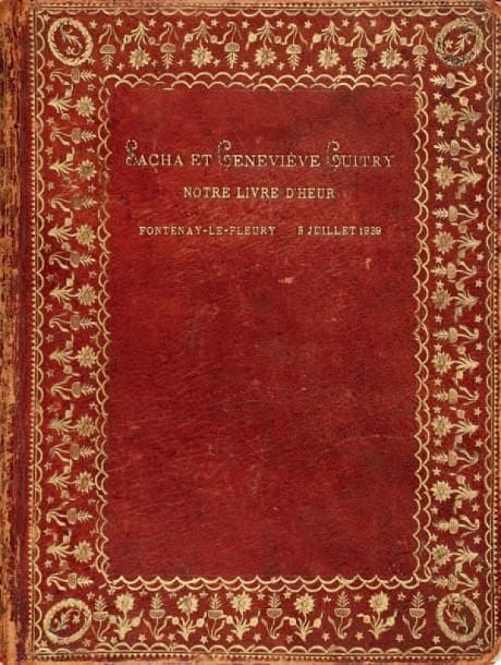 Sacha GUITRY
Sacha et Geneviève Guitry. Notre Livre d'Heur. Fontenay-le-Fleury 5 juillet 1939. Album autographe, 1939-1940; in-4, 4 ff . et 8 ff . blancs, dans un portefeuille de maroquin rouge ancien, large dentelle à motifs floraux sur les plats, titre en lettres dorées sur le plat sup., pièce de dédicace en lettres dorées sur maroquin vert collées au contreplat (étiquette du relieur Léon Gruel). Précieux album off ert le 5 juillet 1939 à Sacha et Geneviève, en cadeau de mariage, par Robert Trébor et André Brulé, directeurs du Théâtre de la Madeleine, comme l'indique la pièce de dédicace: « Notre Livre d'Heur. / Heur pour vous Sacha / C'est elle / Heur pour vous Geneviève / C'est lui / Heur pour nous / C'est vous deux. / De coeur à coeur / Robert Trébor André Brulé ». Ce livre de bonheur ne devait comporter que deux pages, pour chaque année 1939 et 1940, avec quelques compléments collés par Geneviève. * Carte de visite avec enveloppe à Mademoiselle de Séréville: « Je t'aime ! Sacha ». * « Préface. Que chaque jour, que chaque page, commence par ces mots: Il m'aime ! Sacha ». * « Ta beauté, ta jeunesse, ta grâce, ta distinction, tes yeux, tes mains, ton charme, ta beauté, ta droiture, ta jeunesse, ton intelligence, ta grâce, ton coeur, ta distinction, ton orgueil et ta modestie, tes yeux, ton esprit, tes mains, ta discrétion, ton charme, ta droiture, ton élégance, ta beauté, ton esprit, ta jeunesse, ta douceur et ta patience, ta grâce, ton goût, ta distinction, ton tact, tes yeux, tes mains, ton charme et ta jeunesse et ta beauté - voilà les raisons pour lesquelles j'ai raison de t'adorer, Ginette. Sacha ». * « Cinq Juillet 1940 1 heure du matin. Une année de bonheur ! La première. Une année de bonheur - en dépit de la catastrophe ! Car le bonheur, ce n'est pas d'être heureux, le bonheur c'est d'être ensemble quand on s'aime, heureux ou malheureux. Et nous avons eu le bonheur d'être malheureux ensemble. J'ai tremblé pour ta vie, tu as tremblé pour la mienne. Or, ce n'est pas avo
