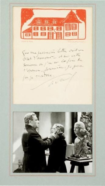 Sacha GUITRY
L.A.S. « Sacha » à Geneviève de Séréville, [6 juillet ? 1939]. 1 page in-4 sur papier à vignette en rouge du château de Ternay (24,5 x 20 cm). © Jolie déclaration d'amour. « Que ma première lettre soit un billet d'amour - et sur cette demeure où j'ai eu la joie de t'épouser, Geneviève, je jure que je t'adore. Sacha ». C'est en décembre 1937 que Sacha Guitry avait acquis le « château de Ternay » à Fontenay-le-Fleury, qui abrita ses amours avec Geneviève de Séréville, avant leur mariage à Fontenay-le-Fleury le 4 (et 5) juillet 1939. Sacha Guitry dessina la maison pour en faire la vignette de son papier à lettres. La lettre est encadrée avec une photographie de Sacha et Geneviève Guitry dans le film Donne-moi tes yeux (1942, 15 x 20 cm). Elle est reproduite dans le livre de Geneviève de Séréville, Sacha Guitry mon mari (en regard de la p. 142).