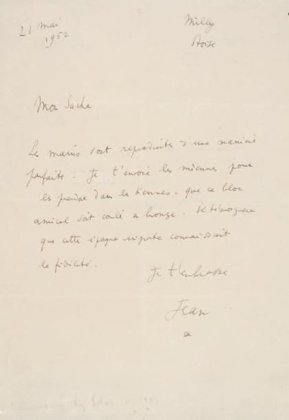 Jean COCTEAU (1889-1963)
2 L.A.S., mai-octobre 1952; 1 page in-fol. et demi-page in-4. À propos de la publication de L'Illusionniste, illustré de dessins de mains de Cocteau. Milly 21 mai 1952, à Sacha Guitry. « Mon Sacha. Les mains sont reproduites d'une manière parfaite. Je t'envoie les miennes pour les prendre dans les tiennes. Que ce bloc amical soit coulé en bronze. Il témoignera que cette époque ingrate connaissait la fidélité »... Saint-Jean Cap Ferrat 4 octobre 1952, [à l'éditeur Raoul Solar ?]. « Je vous remercie de votre envoi qui me rend service. Les tirages de mains sont remarquables »... On joint une L.S. de Sacha Guitry avec ajouts autographes, 22 avril 1944, à Jean Cocteau, l'invitant à dîner chez Carrère et à enregistrer un sonnet de Rimbaud et des vers de Mallarmé.