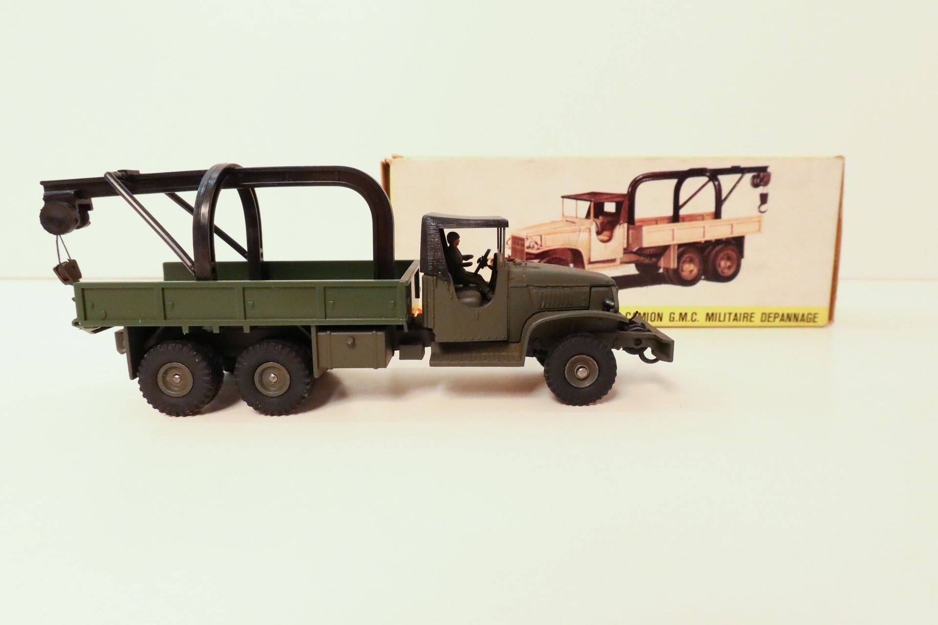 DINKY FRANCE 

Camion G.M.C. de dépannage, ref. 808, boîte (état d'usage, boîte tachée).