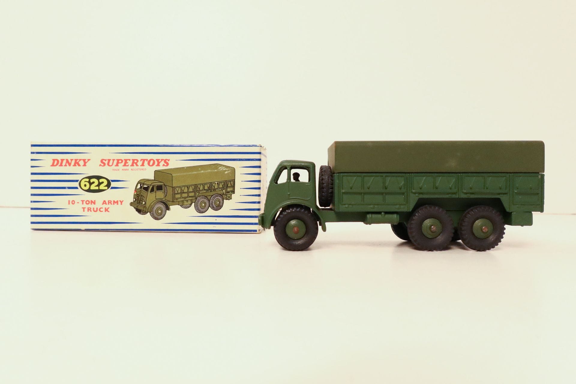 DINKY SUPERTOYS 

10-Ton Army truck, ref. 622, box (good condition).