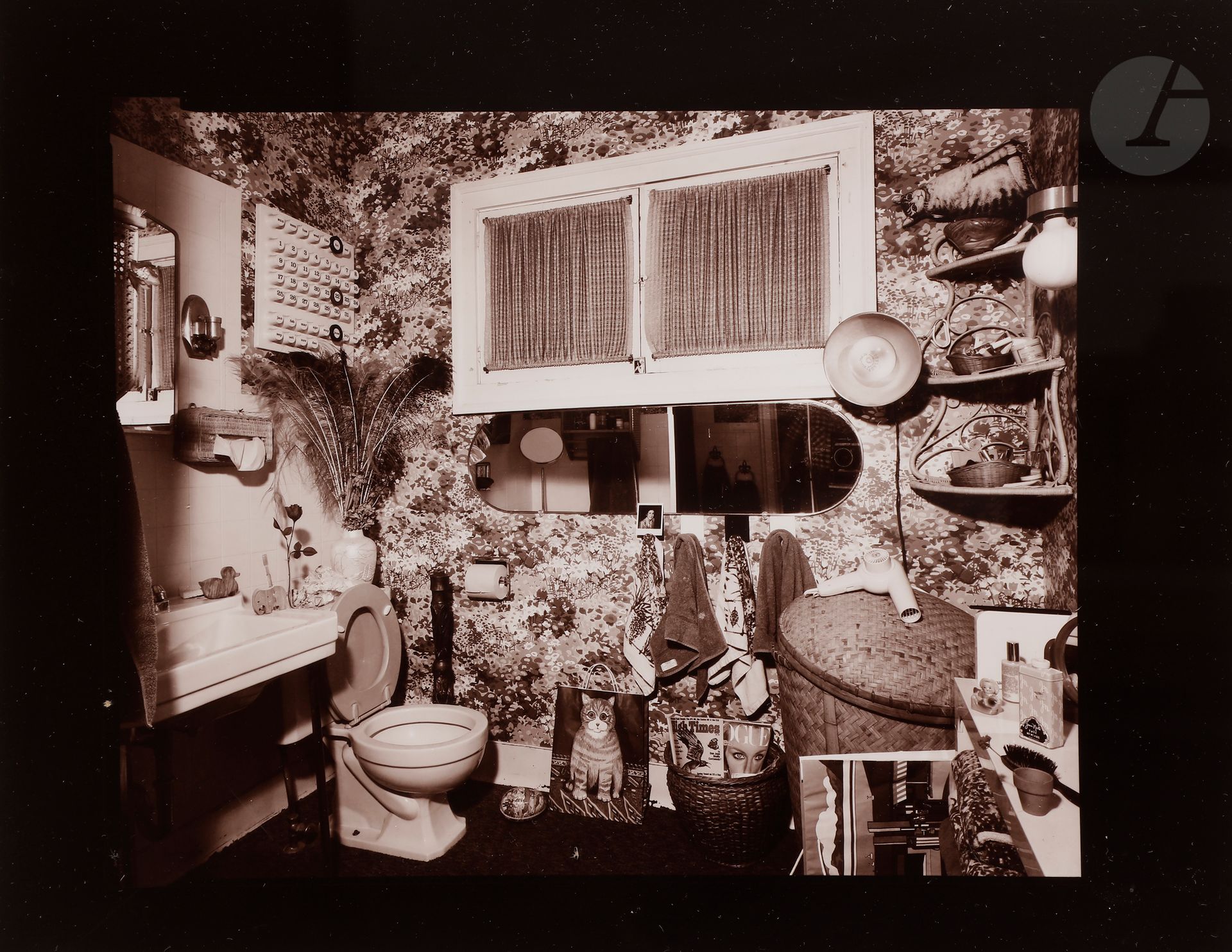 Les Krims (1942) 
Eight views of my lover’s apartment, May 1978 ; and one view of mine. P. Buffalo, New York, 1978. 
Épreuve argentique d’époque. Tampon « © Leslie R. Krims 1978 », titre, date, signature du photographe et numérotation à 25 exemplaires au verso.
Image : 19,6 x 24,6 cm
Feuille : 27,5 x 37,4 cm

The Krims (1942) 
Eight views of my lover's apartment, May 1978; and one view of mine. P. Buffalo, New York, 1978. 
Vintage gelatin silver print. Stamp "© Leslie R. Krims 1978", title, date, photographer's signature on verso. Edition of 25.
Image: 19,6 x 24,6 cm
Paper: 27,5 x 37,4 cm