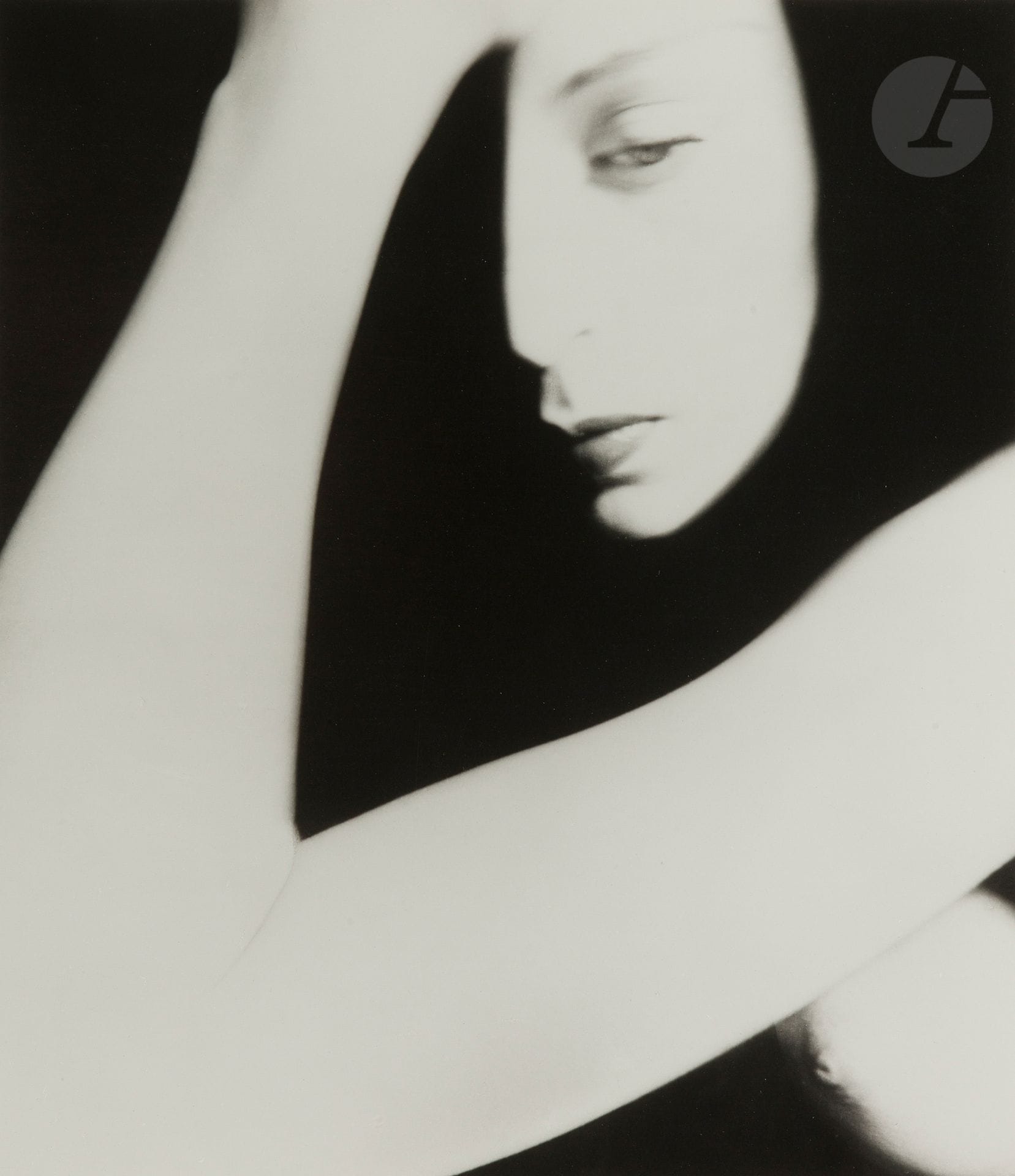 Bill Brandt (1904-1983)
Nude. London, 1952.
Épreuve argentique (c. 1970), contrecollée sur carton et signée à l’encre sur le montage en bas à droite.
34,2 x 29,2 cm

Provenance :
Collection Claudine et Jean-Pierre Sudre.

Bibliographie : 
- Bill Brandt, Perspectives of Nudes, Amphoto, New York, 1961, pl. 36.
- Bill Brandt, Shadow of Light, De Capo Press, New York, 1977, pl. 121.
- Bill Jay and Nigel Warburton, Brandt : The Photography of Bill Brandt, H.N. Abrams, New York, 1999, couverture et pl. 242, p. 266.
- Nigel Warburton, Brandt : Icons, The Bill Brandt Archive, London, 2004, n. p.
- Bill Brandt, Shadow & Light, Cat. expo., The Museum of Modern Art, New York, 2013, p. 163.

Bill Brandt (1904-1983)
Nude. London, 1952.
Gelatin silver print (c. 1970), mounted on cardboard and signed in ink on lower right mount.
34.2 x 29.2 cm