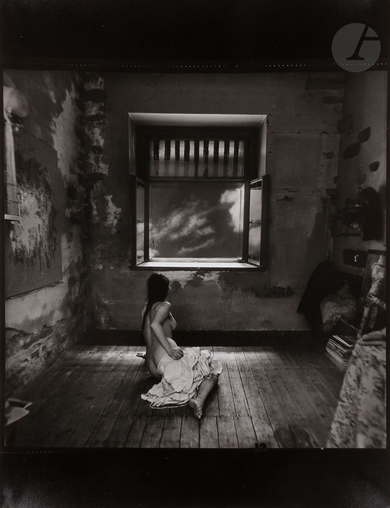 Jan Saudek (1935)
The new dawn [La nouvelle aube], 1977.
Épreuve argentique d’époque. Signature et tampon du photographe avec numérotation à 35 exemplaires au verso. 
Image : 27,5 x 28 cm 
Feuille : 38 x 28,5 cm

Jan Saudek (1935)
The new dawn, 1977.
Vintage gelatin silver print. Photographer's signature and stamp, numbering on verso. Edition of 35.
Image: 27.5 x 28 cm 
Paper: 38 x 28.5 cm