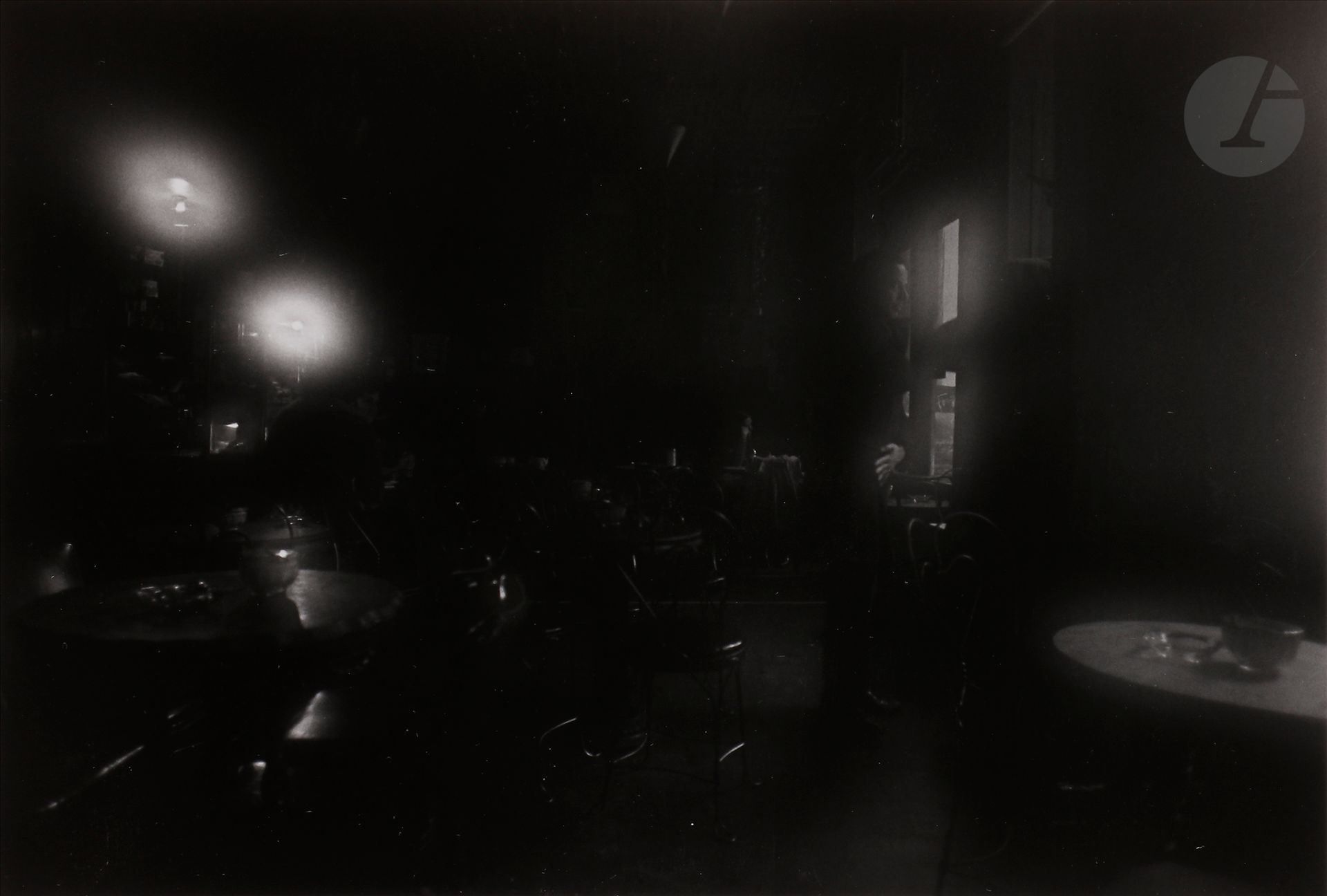 Jun Shiraoka (1944)
New York, 1974. 
Épreuve argentique (1979), signée, titrée et datée au crayon avec numéro de négatif au verso. 
Image : 16,5 x 24,2 cm 
Feuille : 24 x 30 cm

Jun Shiraoka (1944)
New York, 1974. 
Gelatin silver print (1979), signed, titled and dated in pencil with negative number on verso. 
Image: 16.5 x 24.2 cm 
Paper: 24 x 30 cm