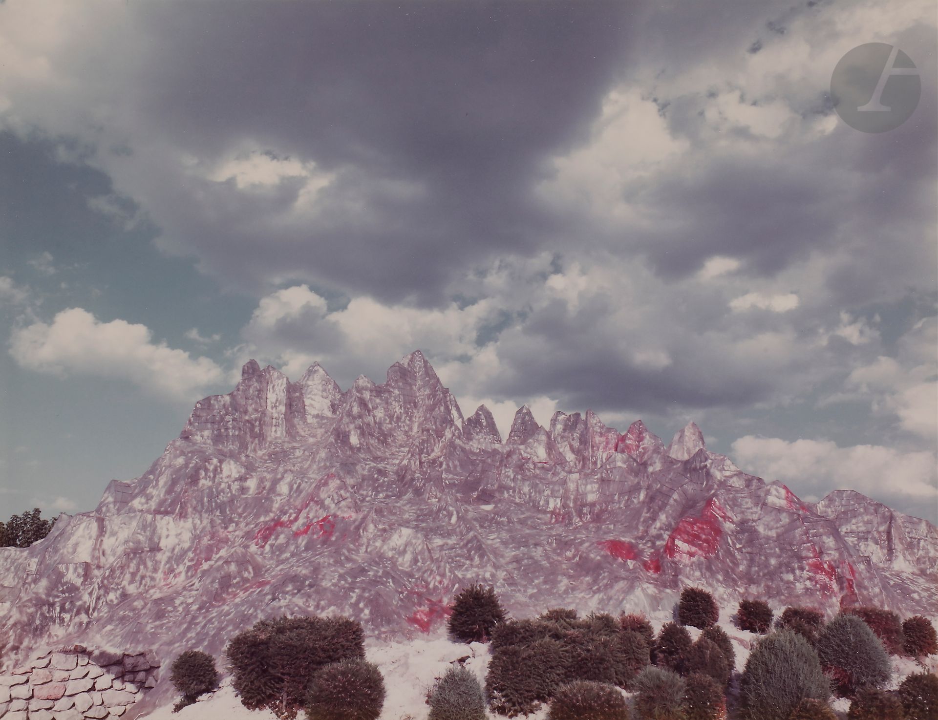 Luigi Ghirri (1943-1992)
Rimini, 1984.
Parc Italia in miniatura. Les Dolomites.
Épreuve chromogénique d’époque, signée, titrée et datée au crayon dans la marge inférieure. 
Image : 20,3 x 26 cm
Feuille : 24,3 x 30,4 cm

Luigi Ghirri (1943-1992)
Rimini, 1984.
Parc Italia in miniatura. The Dolomites.
Vintage chromogenic print, signed, titled and dated in pencil in the lower margin. 
Image: 20.3 x 26 cm
Paper: 24.3 x 30.4 cm