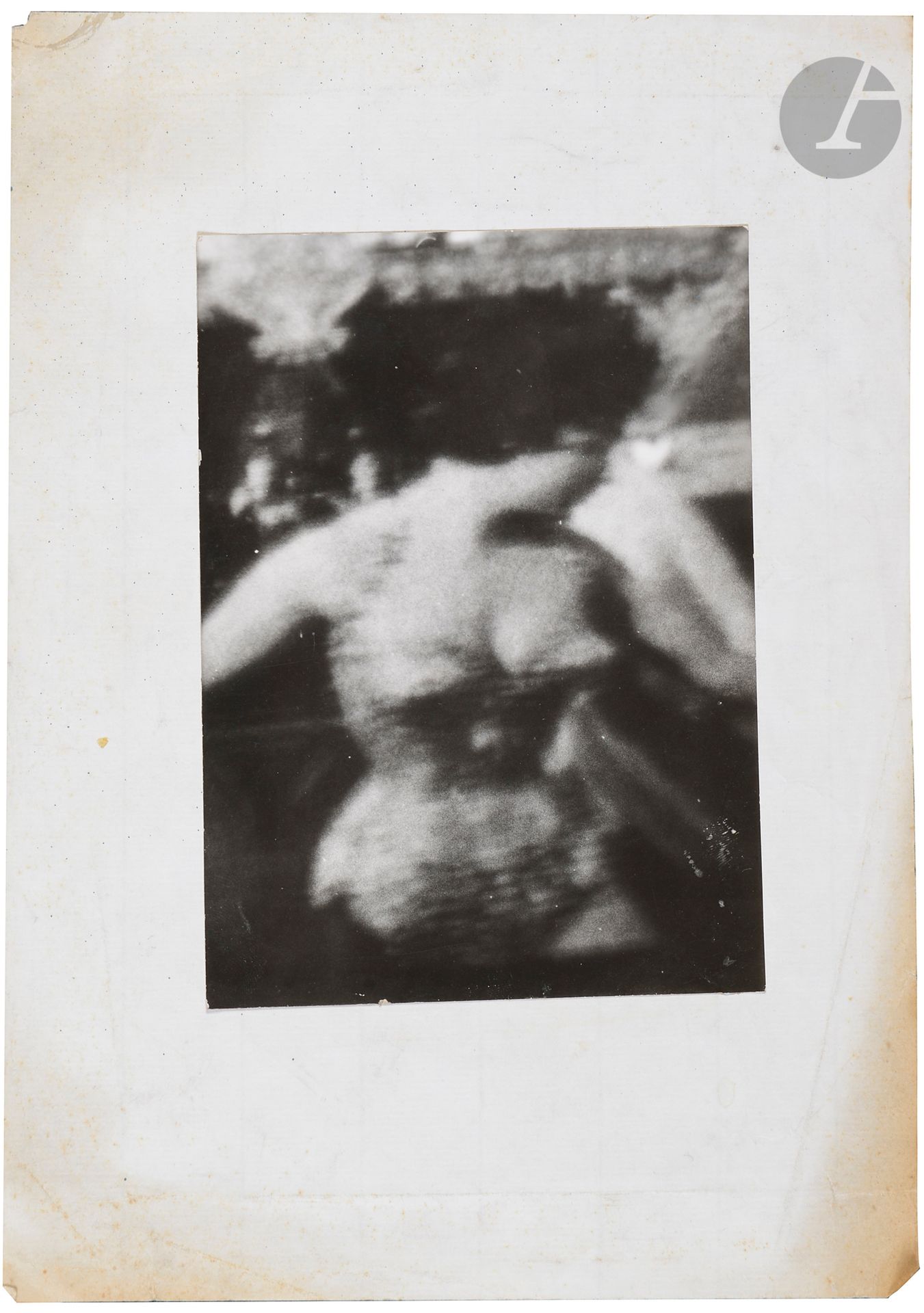 Miroslav Tichy (1926-2011) 
Sans titre, c. 1960-1970. 
[Femme au corset]. 
Épreuve argentique d’époque, contrecollée sur carton par le photographe. 
17,8 x 12,9 cm.

Provenance : 
Jana Hebnarova - collection privée, Paris.
Un certificat d’authenticité de Jana Hebnarova (ayant droit de Miroslav Tichy) accompagne chaque œuvre 

Miroslav Tichy (1926-2011) 
Untitled, c. 1960-1970. 
[Woman with corset]. 
Vintage gelatin silver print, mounted on cardboard by the photographer.  
17.8 x 12.9 cm

Provenance : Jana Hebnarova - private collection, Paris.
Included a certificate of authenticity from Jana Hebnarova (Miroslav Tichy's rightholder).