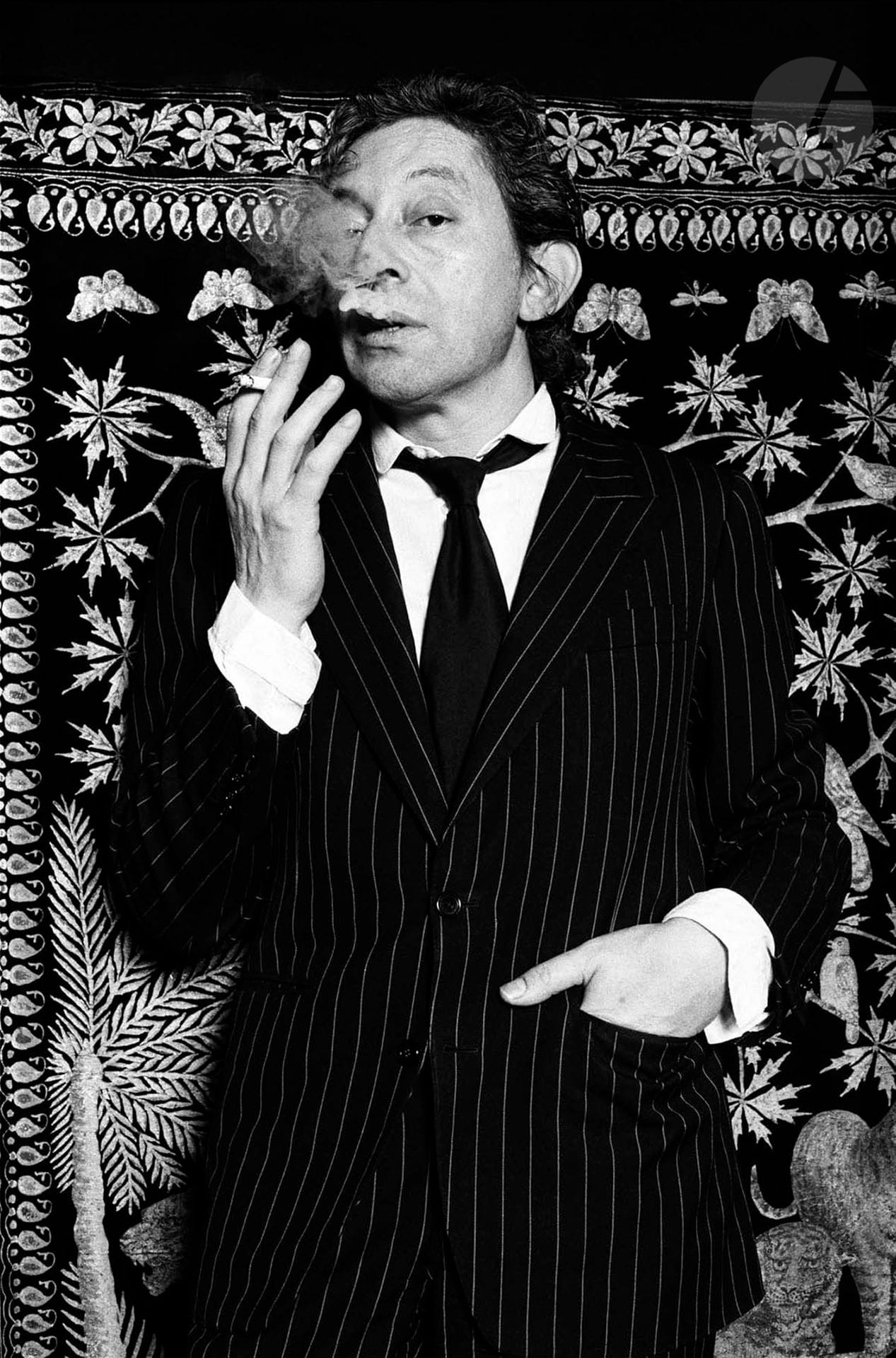 Xavier Martin (1950)
Serge, nuage de fumée. Rue de Verneuil, septembre 1980.
Épreuve pigmentaire sur papier Fine Art, titrée, datée, signée et numérotée à 7 exemplaires au crayon avec le tampon copyright Xavier Martin au verso.
59,5 x 42 cm avec marges

Xavier Martin (1950)
Serge, cloud of smoke. Rue de Verneuil, September 1980.
Pigment print on Fine Art paper, titled, dated, signed and numbered in pencil with the copyright stamp of Xavier Martin on verso. Edition of 7.
59,5 x 42 cm within margins