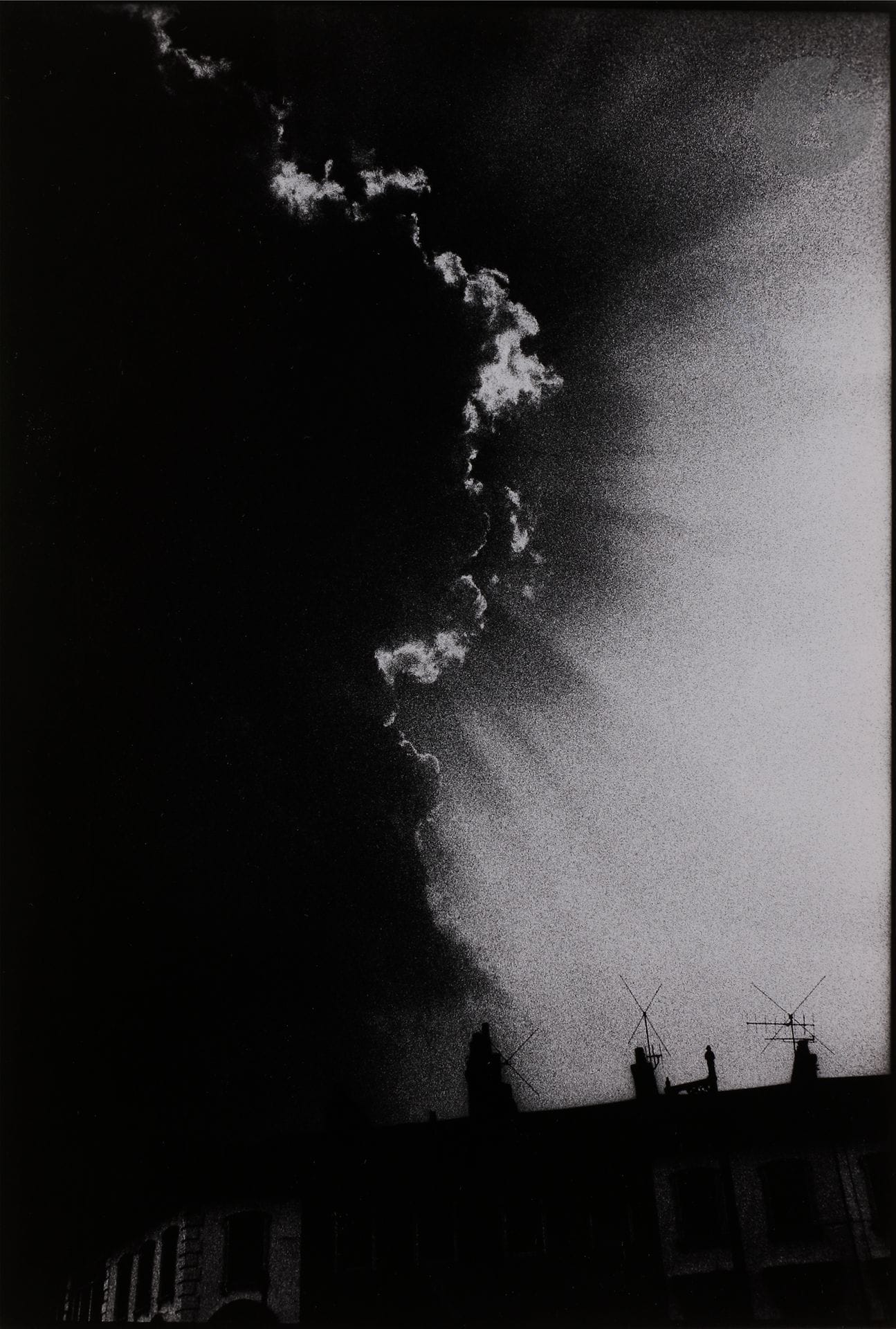 Keiichi Tahara (1951-2017)
London, 1973.
Épreuve argentique (c. 1980). Signature, titre, date et annotations manuscrits au crayon au verso.
Image : 38,5 x 26 cm
Feuille : 40,3 x 30,3 cm

Keiichi Tahara (1951-2017)
London, 1973.
Gelatin silver print (c. 1980).  Signature, title, date and handwritten annotations in pencil on verso.
Image: 38.5 x 26 cm
Paper: 40.3 x 30.3 cm