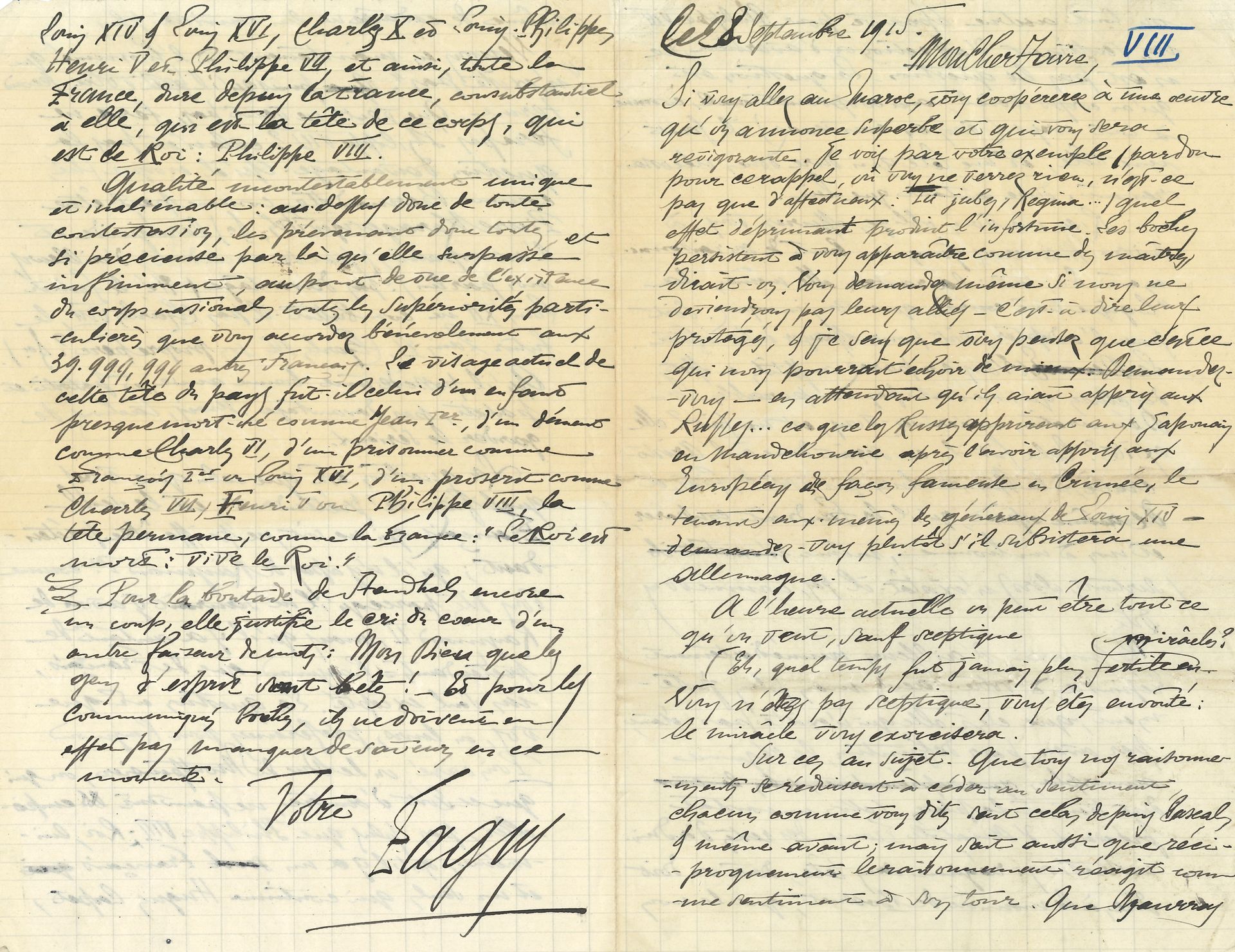 Georges Faillet dit FAGUS (1872-1933). 9 L.A.S., août 1915-mars 1916, à Émile Zavie ; 25 pages formats divers, enveloppes et adresses.
Belles et longues lettres du poète au Front dans le 222e Régiment d’Infanterie territoriale. Nous ne pouvons en donner ici qu’un rapide aperçu.
Le Havre 9 août 1915. « J’ai peu le cœur à écrire : la mort de mon cher Jean-Marc Bernard m’a bouleversé »... – 20 août. « Depuis fin mars, nous vagabondons dans la Normandie : Falaise, Conches, Lisieux, Le Hâvre, Montivilliers, Harfleur, Gonfreville, gardant les Boches, surveillant les côtes, l’intérieur aussi, coltinant des denrées, etc… faisant de l’entraînement et montant des gardes. Nous attendons cependant chaque jour de fournir un autre rôle : nous sommes superbement habillés en bleu azur et équipés en guerre ; ce ne peut être pour rien. Aussi bien est-on précisément en train de nous revacciner ». L’auteur « tout désigné » pour l’éloge de Jean-Marc Bernard est Maurras… – 28 août. « Mon cher Héautontimoroumène, vous êtes la dupe de votre “esprit”, cet esprit que vous enduisez de “scepticisme”. […] Pétrograde-rétrograde : quelle lamentable richesse ! c’est bête comme une rime au père Hugo ; l’événement a préféré l’assonance Pétrograde-Riga ; (et pour moi si je vais laver au loin mes pieds, il y a apparence que ce sera dans les eaux du Rhin ou de la Sprée plutôt que dans celles de la Néva). C’est Pétersbourg qui était ridicule : autant que …stadt par exemple pour Novogorode (ou Novograde), ou chez nous pour Villeneuve-St-Georges. De même, pour “poilu” que nous employons couramment, comme l’employait avant la Guerre quiconque avait servi en Afrique. Mon camarade de bureau, ce cher Molin qui opère actuellement en Alsace où il vient de gagner sa deuxième ficelle, n’en connaissait pas d’autre pour caractériser un bipède mâle et majeur »… – Ferme de Dambuc, près Gonfreville l’Orcher, 4 septembre. « Pour nos provinces perdues […] il est peu probable en effet que je contribue directement à les reprendre, et vous m’envoyez absolument navré. Heureusement que d’autres sont là, et je compte même sur du “rabiot”, fermement, tranquillement. Voilà le principal, n’est-il pas vrai ? Si peu que ce soit, j’aurai du moins fait tout ce que j’aurais pu. En littérature aussi. Je sais combien c’est peu… mais aussi bien, qui oserait compter trouver grâce devant vous, après votre dédain envers notre petit confrère Barrès ? »… – 20 septembre. Longue discussion politique : « vous-même convenez à la fois que Maurras seul est logique. […] Ce n’est pas l’arme à la bretelle, mais baïonnette au canon et fusil ostensiblement chargé que se gardent les boches ; ils sont trop et les évasions leur seraient trop faciles du moins dans les ports, parmi ce pêle-mêle d’ailleurs grandiose de bateaux, de nationalités parfois douteuses. Il les faut lâches comme ils sont pour n’avoir pas réussi à massacrer les quelques hommes qui les contiennent et filer vingt fois pour une. Des Français l’eussent dès longtemps réalisé ; amis eux, sont des boches ; et leur discipline, vous les louez, c’est qu’ils savent que nous ne demandons que l’occasion de tirer dans le tas. – Et ne me racontez pas que cela manque de noblesse : nous trouvons tous ici, têtes sages de Français que nous sommes, que c’en serait autant de moins sur terre, ce qui est le principal, et sans risquer de la noble chair française, ce qui est l’essentiel, je dis : pour l’humanité »... – 28 septembre. « Les boches persistent à vous apparaître comme des maîtres, dirait-on. Vous demandez même si nous ne deviendrons pas leurs alliés – c’est-à-dire leurs protégés, & je sens que vous pensez que c’est ce qui nous pourrait échoir de mieux. Demandez-vous – en attendant qu’ils aient appris aux Russes… ce que les Russes apprirent aux Japonais en Mandchourie après l’avoir appris aux Européens de façon fameuse en Crimée, le tenant eux-mêmes des généraux de Louis XIV – demandez-vous plutôt s’il subsistera une Allemagne. À l’heure actuelle on peut être tout ce qu’on veut, sauf sceptique. […] Que Maurras ou tout autre éprouve pour Philippe VIII un sentiment d’affection ou d’aversion, ce n’est pas la question. La question est qu’au corps social, au corps national, comme à tout corps (vous en convenez) il faut une tête, et une tête qui dure donc, nécessairement, dure autant que lui »... – 19 octobre. Sur son traitement après une infection… Interrogations sur Philippe VIII…
8 mars 1916. « il gèle abominablement ici et nous manquons de paille. – J’accomplis un tas de métiers invraisemblables ; je suis recrû de fatigue, j’ai des engelures, un panaris, les pieds meurtris, le rhume et la dysenterie, j’ai failli crever et je suis ravi. Je suis utile à quelque chose, et bientôt sans doute le serai-je davantage. Je me trouve précisément avec des artilleurs algériens : de rudes et beaux gars, de rudes et belles pièces. Ça crache, ça tonne, ça cogne »... – 26 mars. « Je viens de me déshabiller, pour la première fois depuis le 14 février
