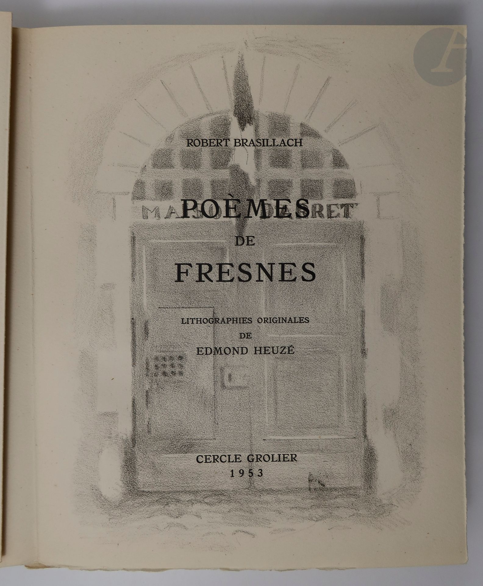 BRASILLACH (Robert) - HEUZÉ (Edmond)..
Poèmes de Fresnes.
S.l. : Cercle Grolier, 1953. — In-4, en feuilles, couverture rempliée, chemise et étui de l'éditeur.
Édition imprimée à 200 exemplaires sur vélin de Lana, illustrée de 29 lithographies originales dont 28 dans le texte et une à pleine page, du peintre et illustrateur Edmond HEUZÉ (1883-1967).
Exemplaire spécialement imprimé pour M. Wilfrid Baumgartner.